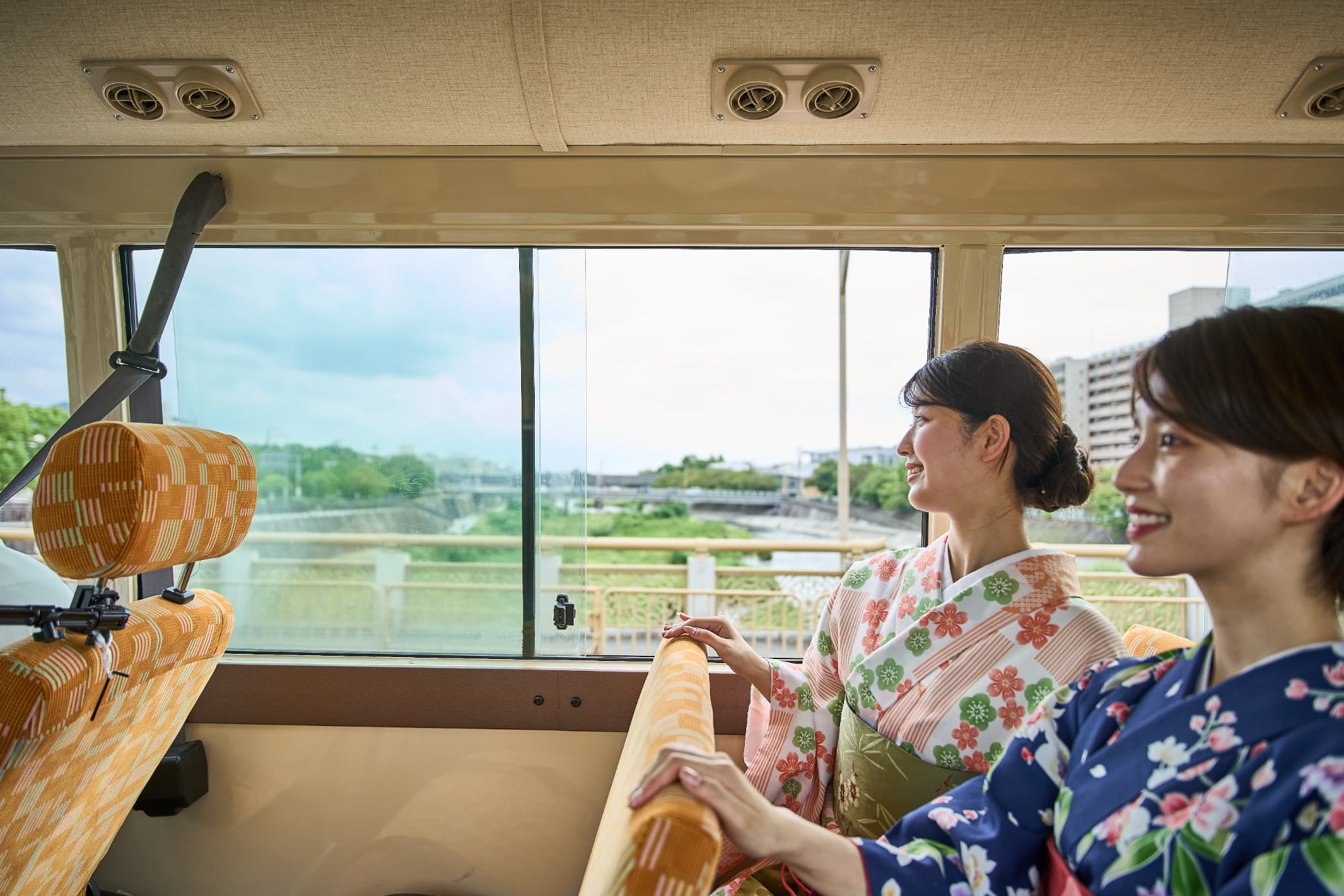 ボンネットバス