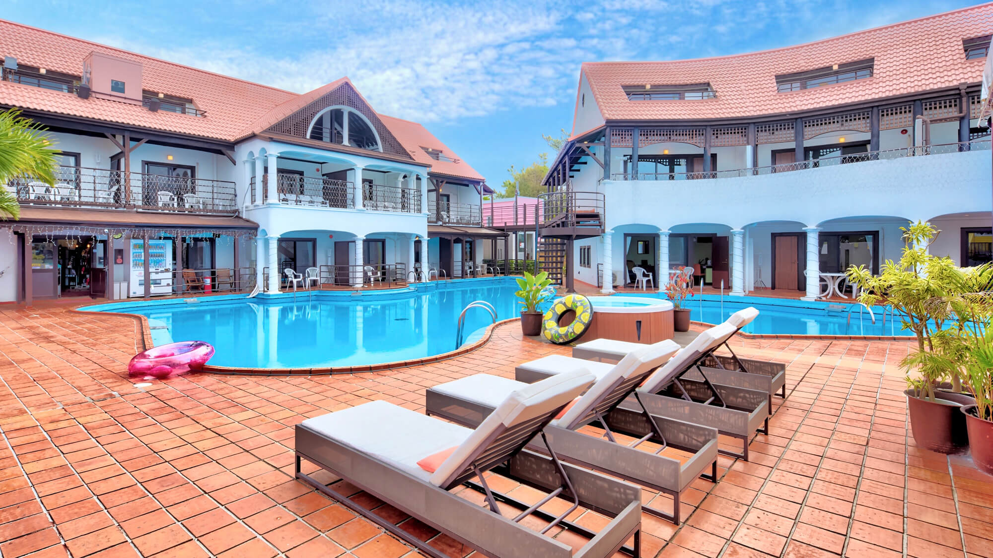 ザ・プールリゾート沖縄