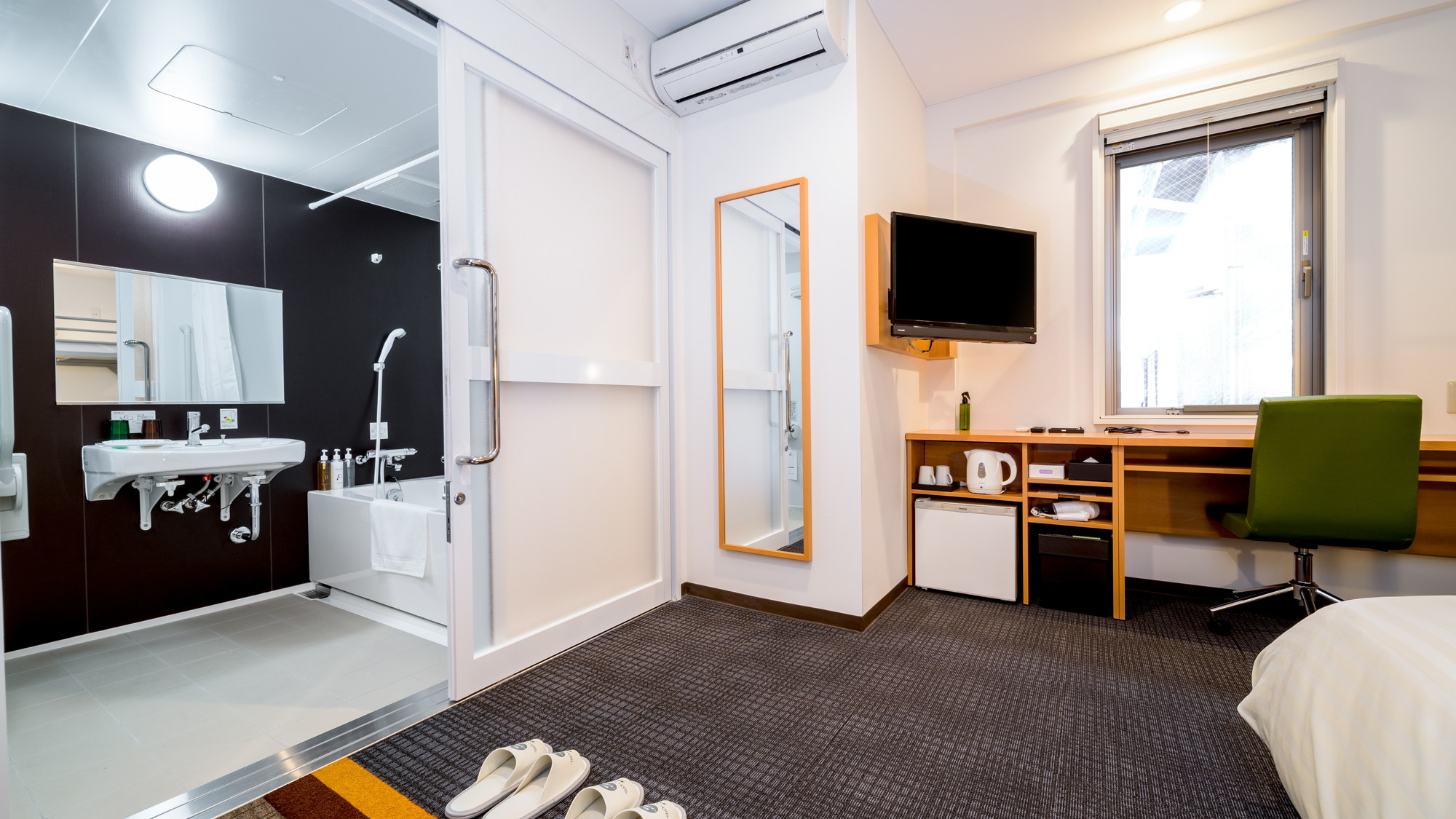 広々設計で車椅子でも動きやすいお部屋です