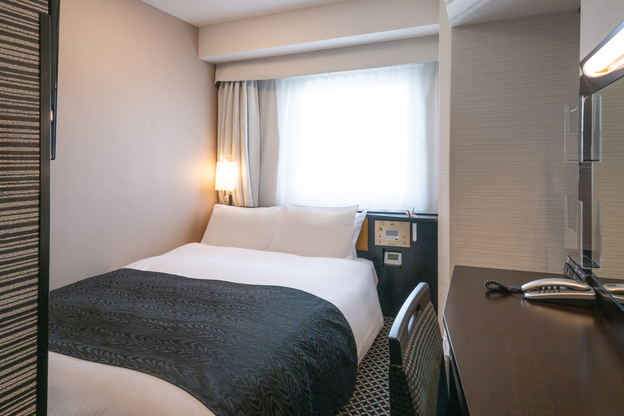 バルコニー付ダブル【全室禁煙】（広さ11㎡/ベッド幅140cm）