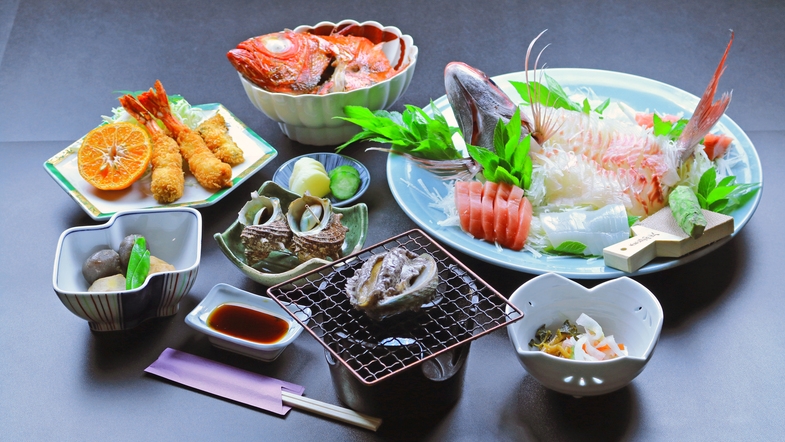 【選べるメイン】伊勢海老 or 鮑◆雲見の新鮮海の幸料理とともに♪