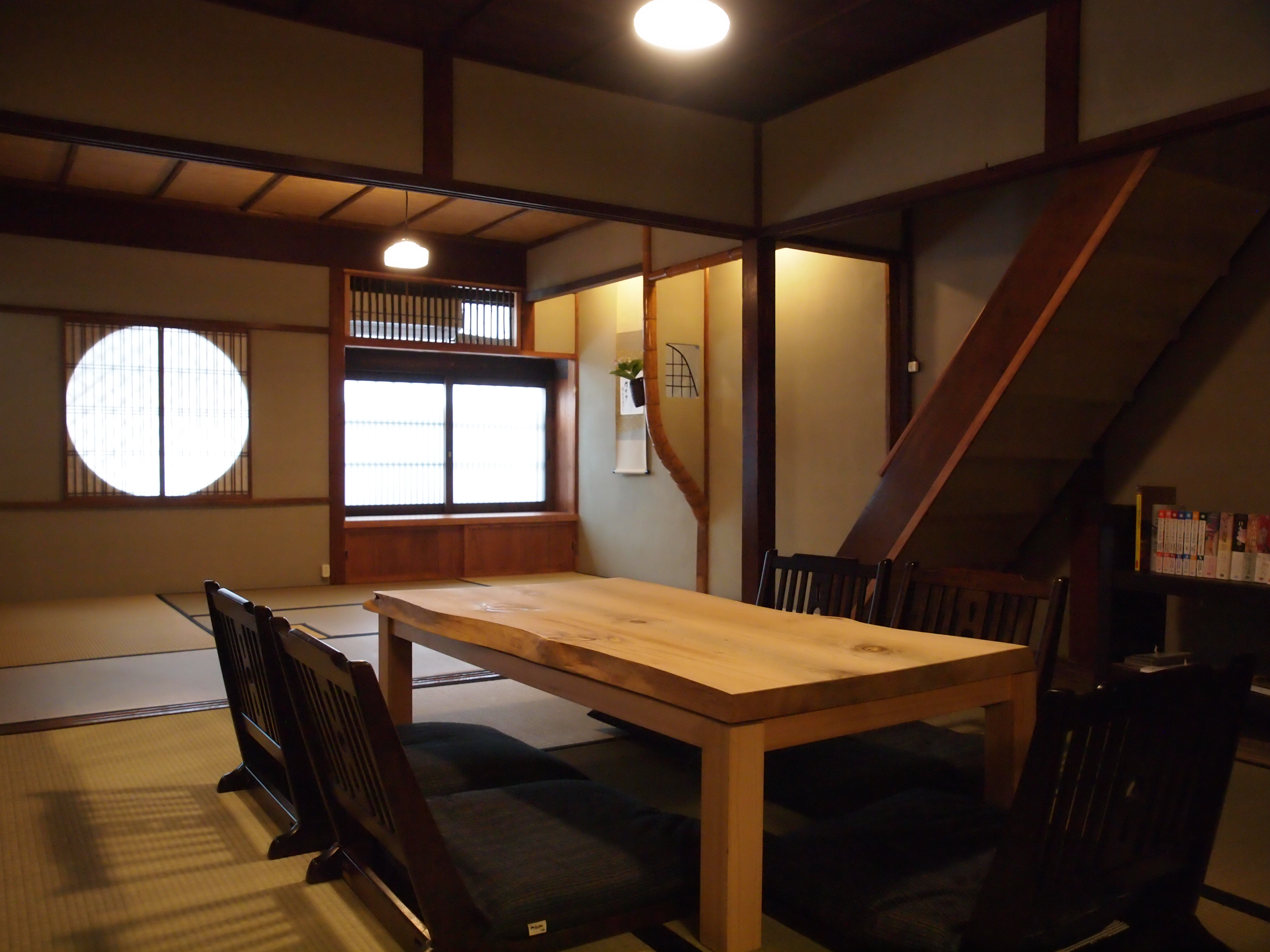 【1階居間】10.5畳の居間にてゆったりとお過ごし頂けます。