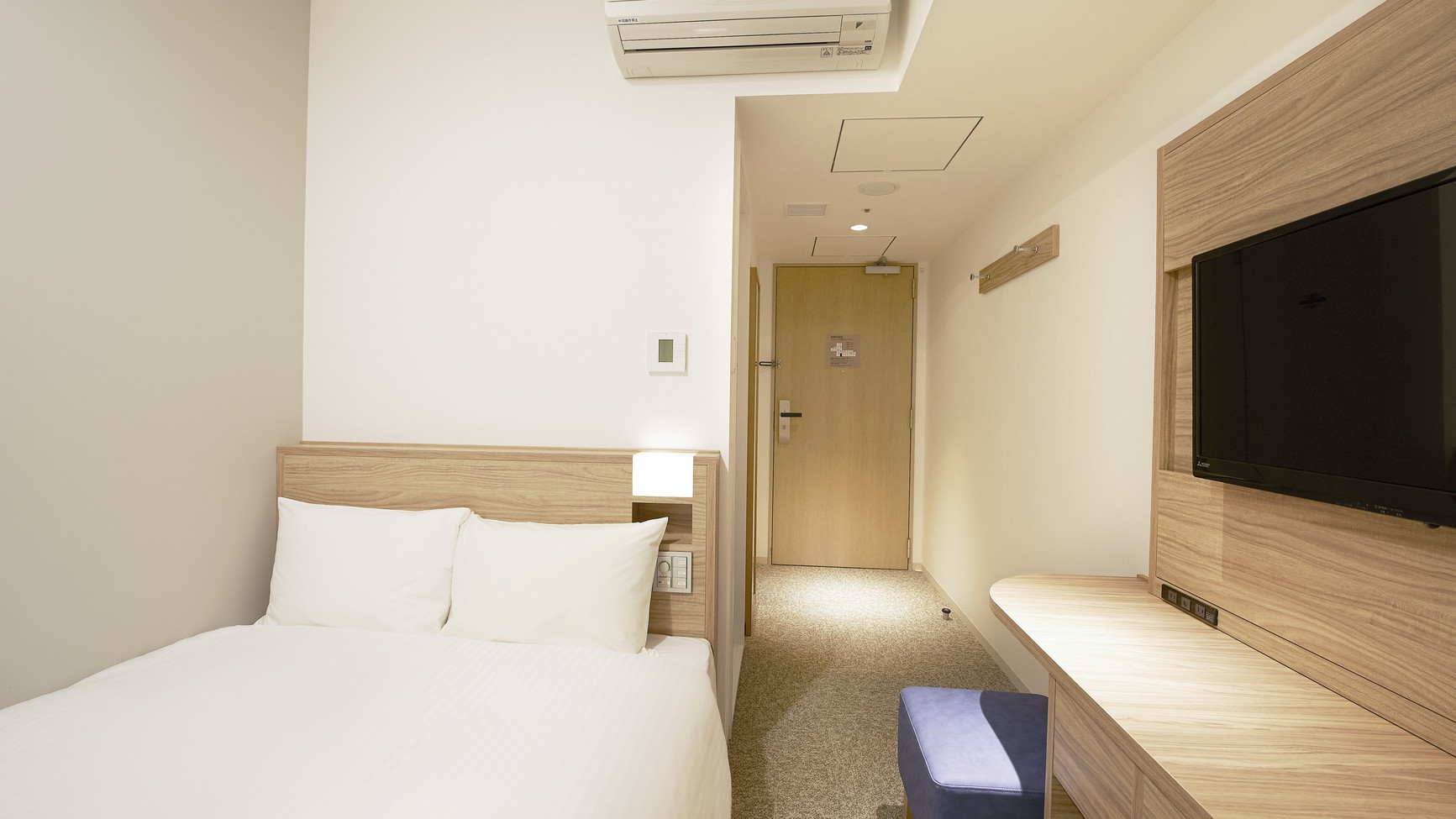 【禁煙】ダブル◇B140cm◇12.1平◇広めデスクでお仕事