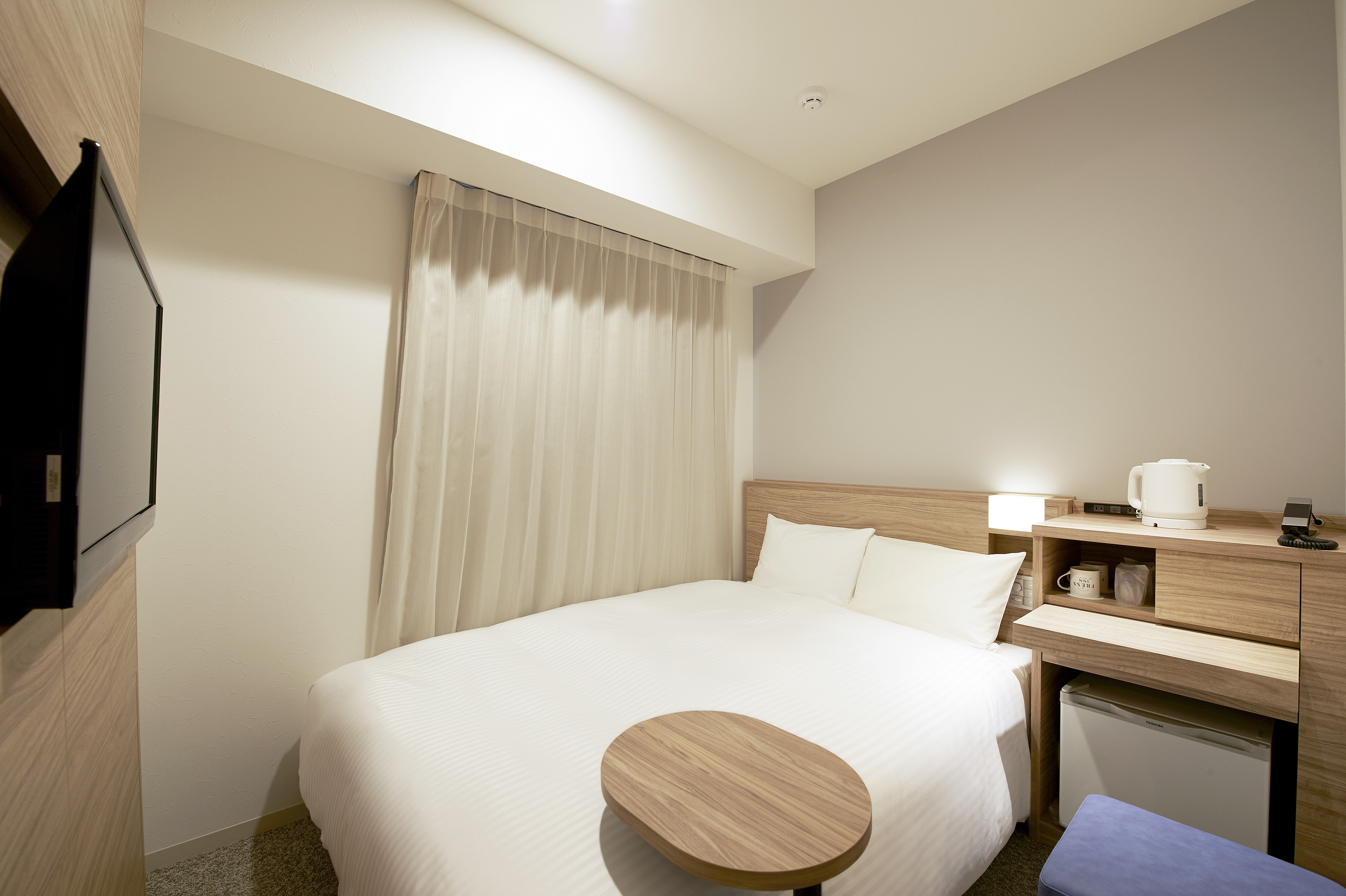 カジュアルダブル　簡易デスクのダブルルーム