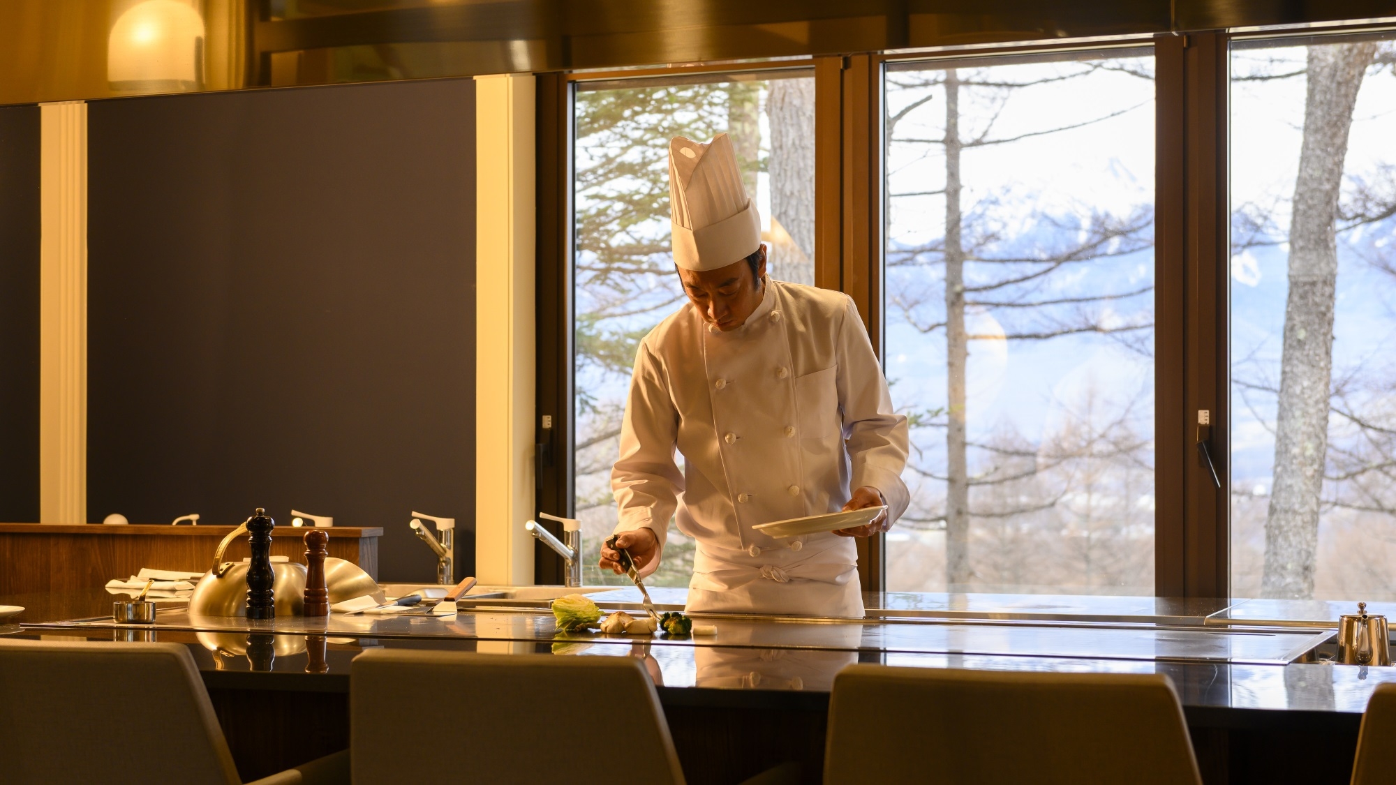 【鉄板焼ディナー】1日2組限定！大自然を臨む特等席で贅沢ディナーを堪能 