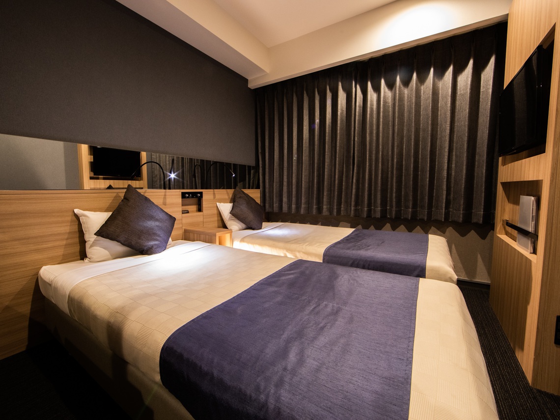 【スタンダードツイン】シングルベッドが2台設置している機能的なお部屋。