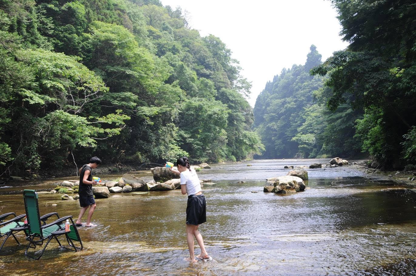 【敷地内渓流で川遊び!!】【スタンダード】ちょっと遅い夏休みファミリープラン〜川遊びグッズ貸出し中〜