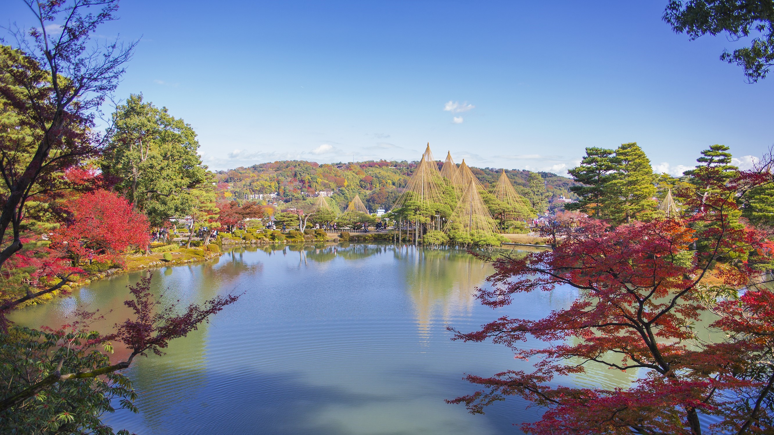 秋の金沢 ～ 兼六園の紅葉 ～　※イメージ