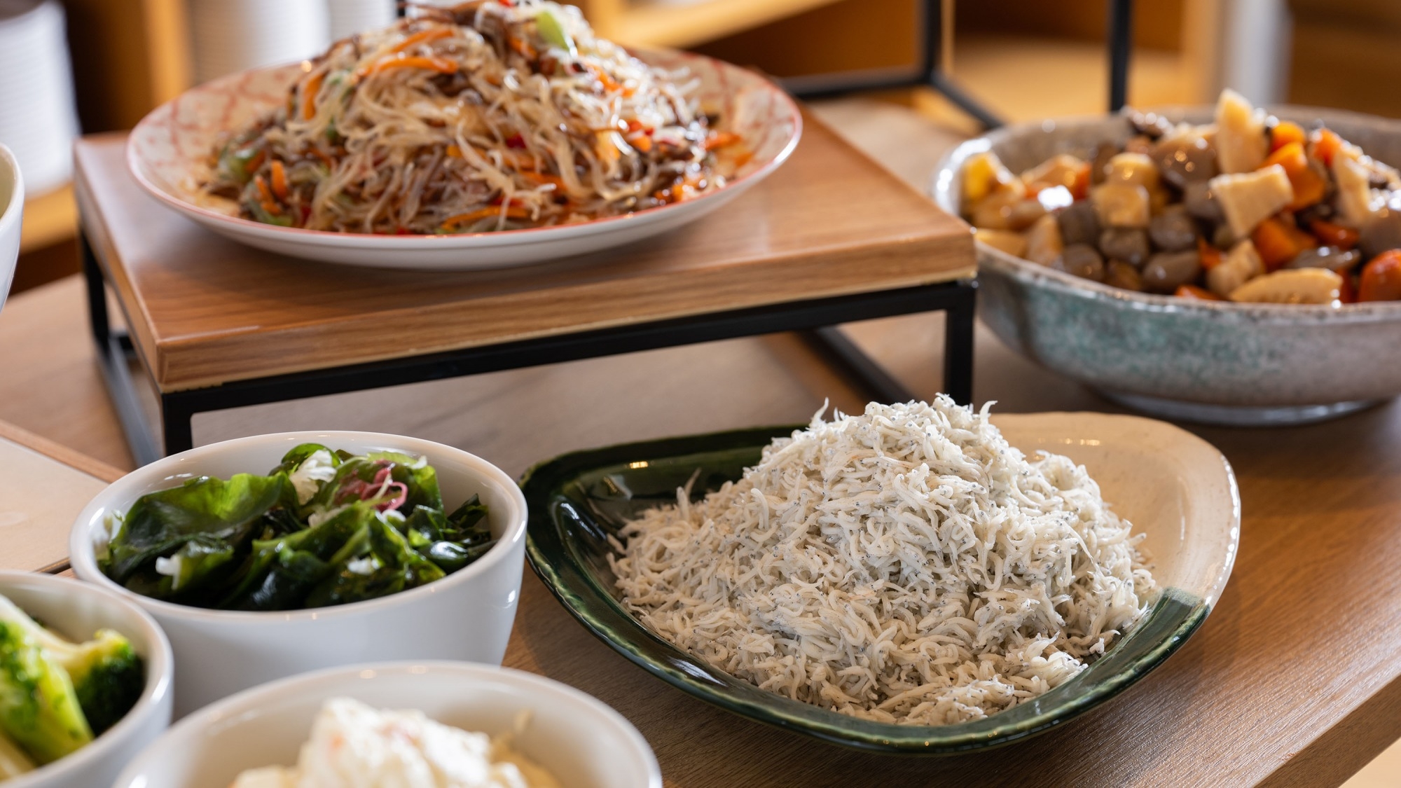 【3連泊割引+朝食付きプラン】〜室数限定！★大浴場、ライブラリー有り　無料駐車場　Wi-Fi完備★