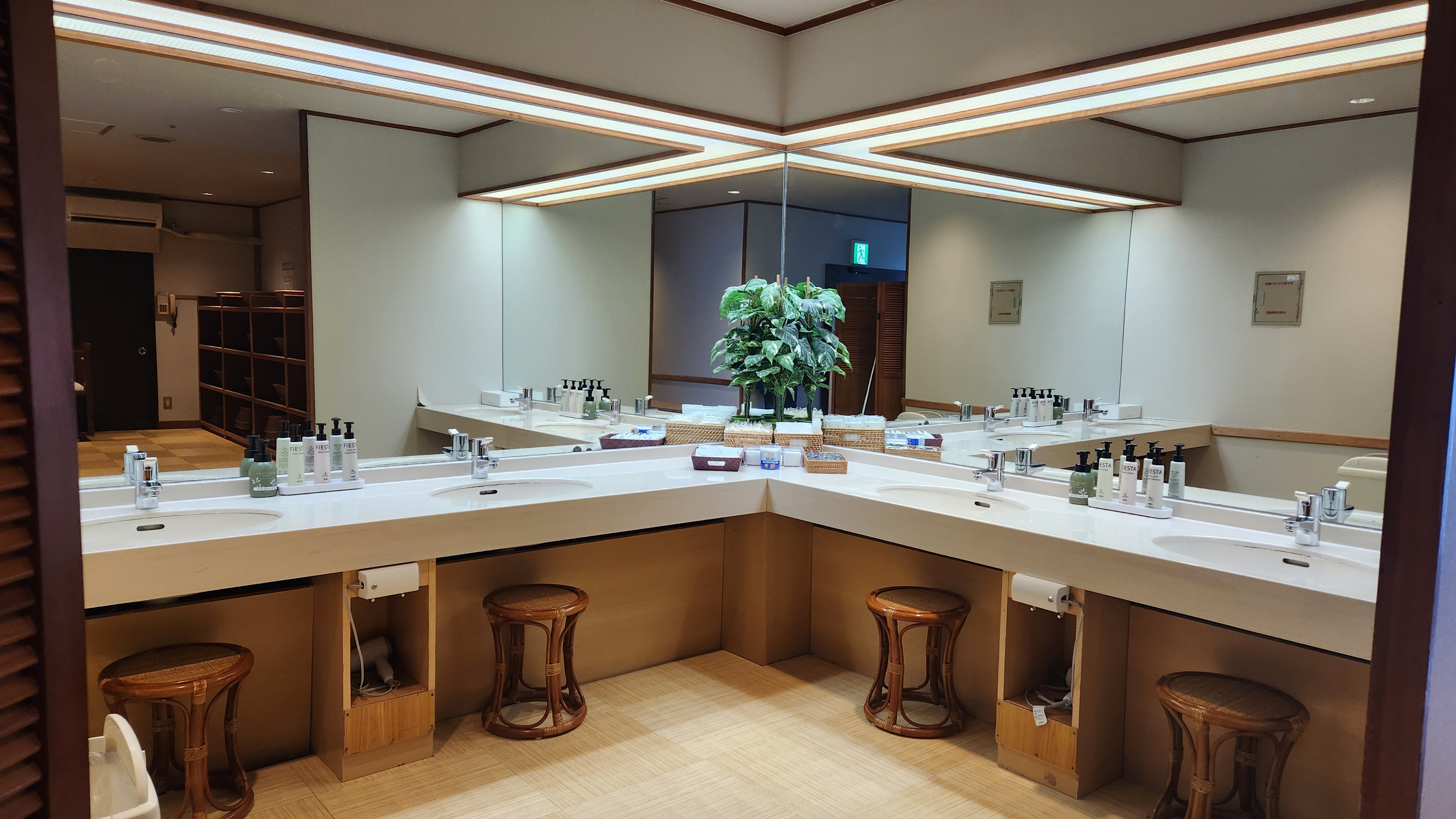 女性「織姫の湯」脱衣場