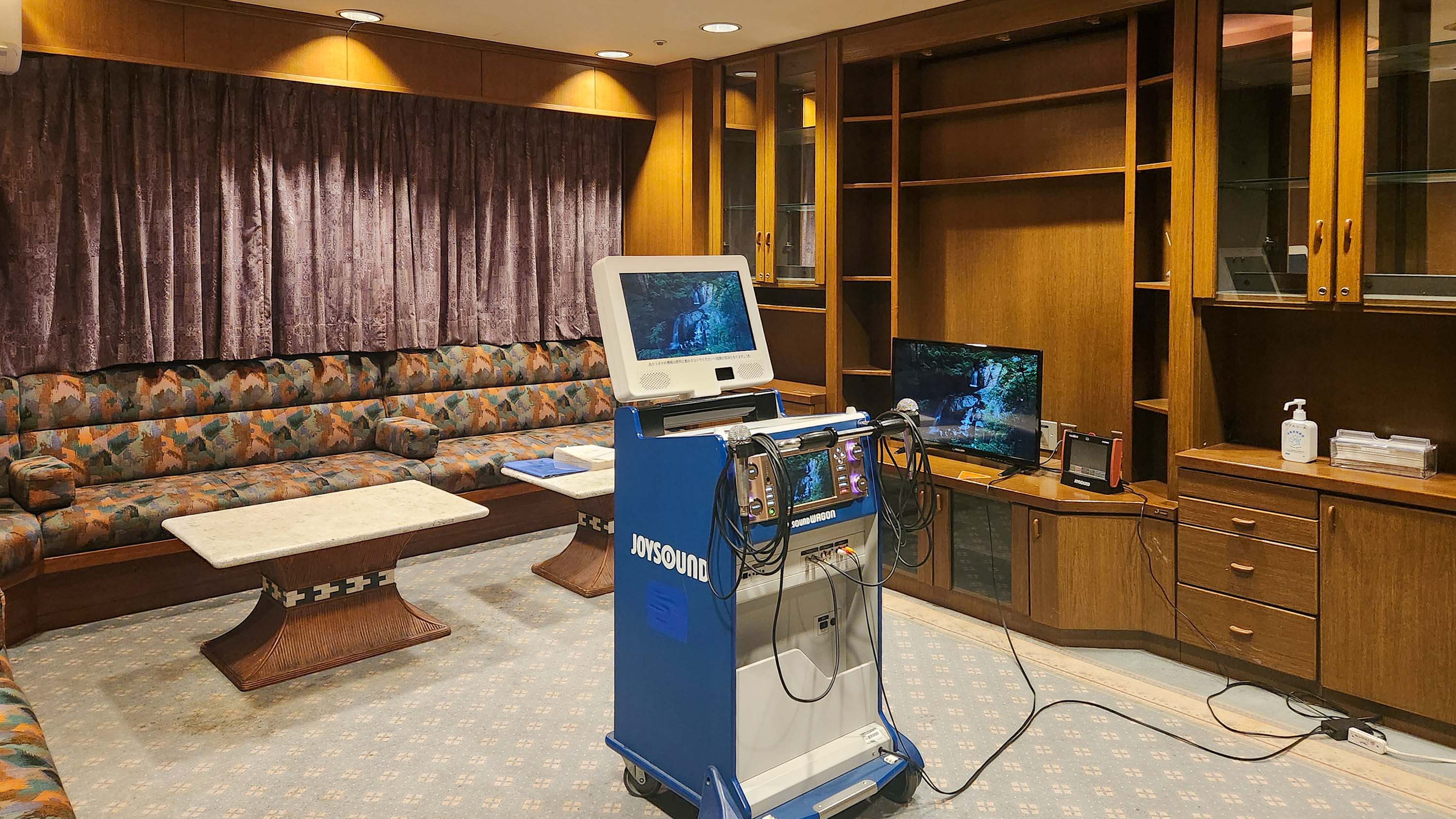 カラオケルーム