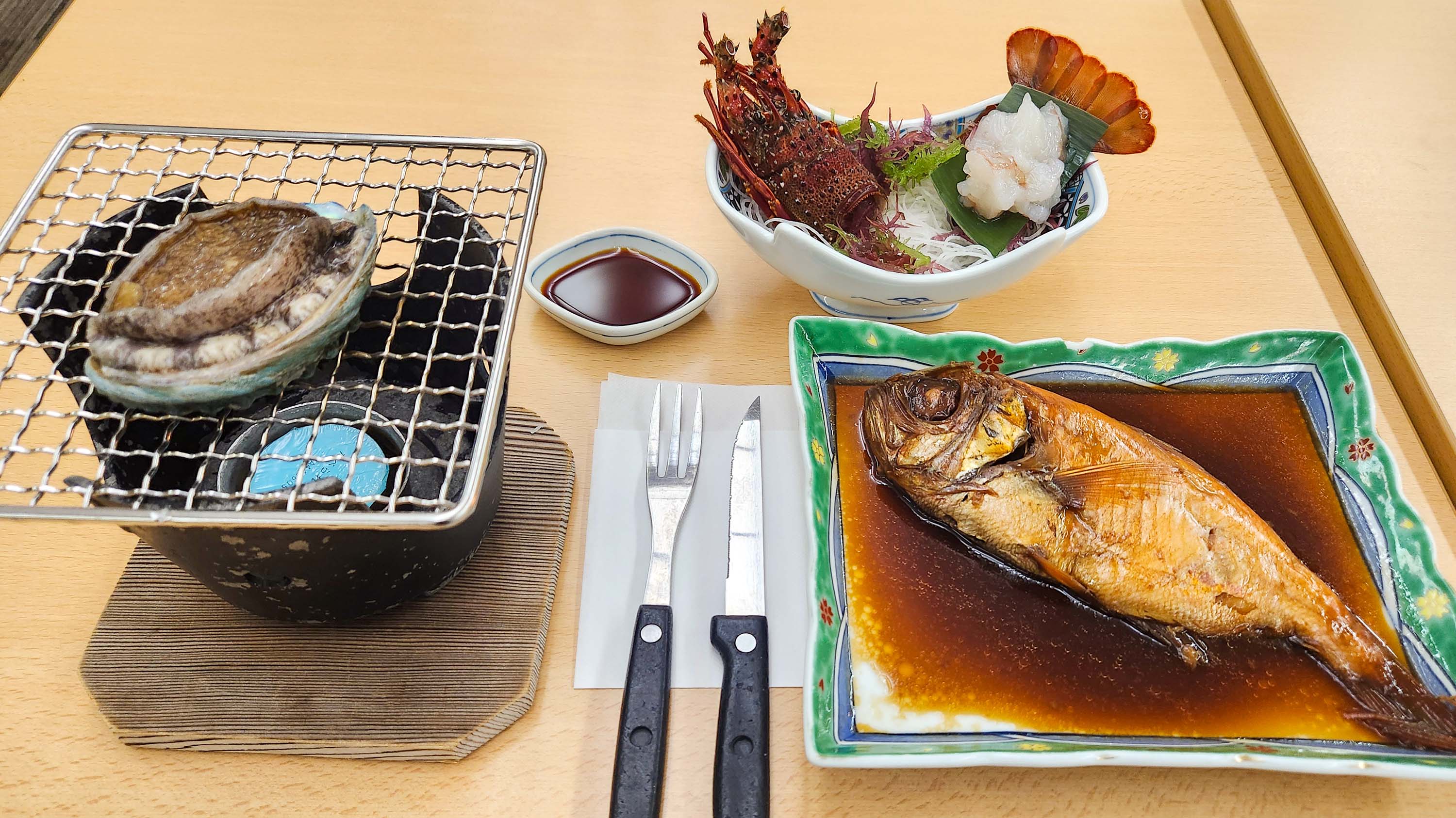 鮑の踊り焼き＆伊勢海老のお造り＆金目鯛煮つけ