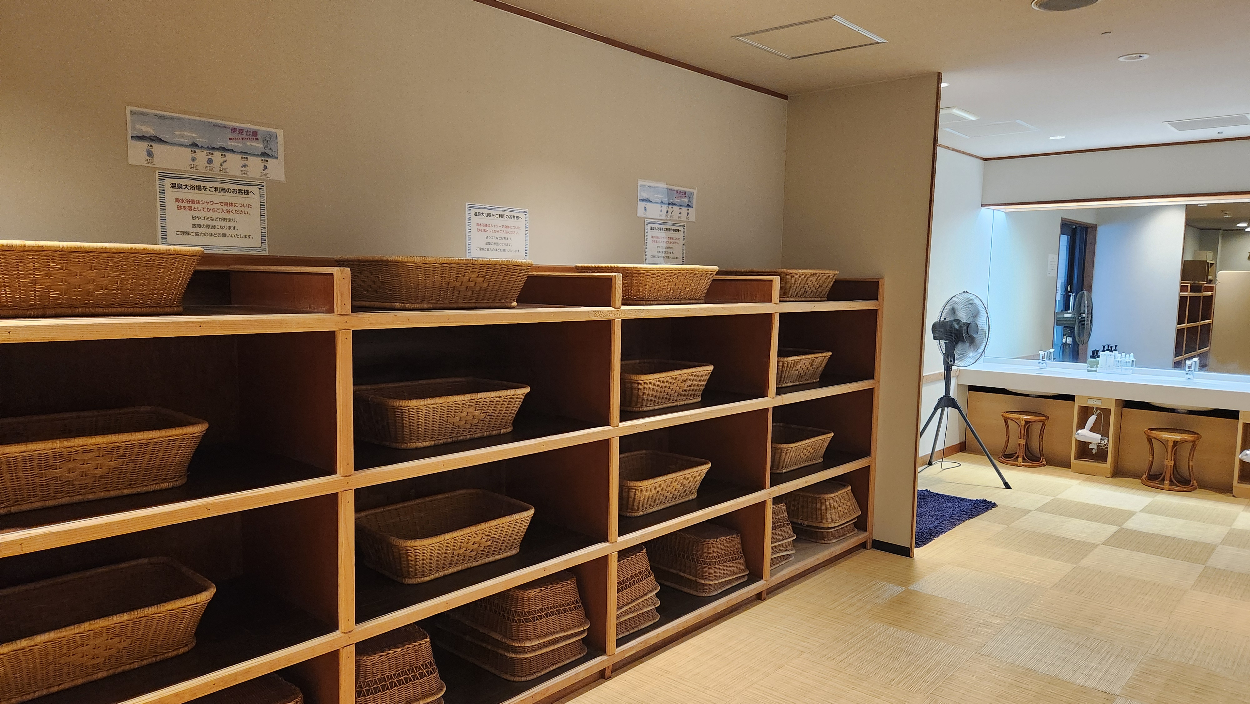 男性「彦星の湯」脱衣場