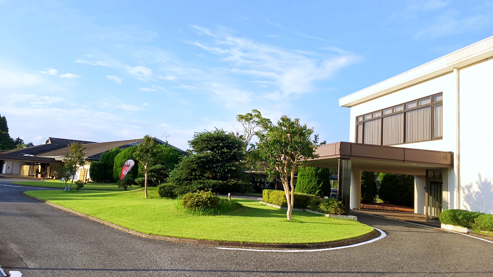 【外観】開放感あふれる空間で癒しの時間をお過ごしいただけます。