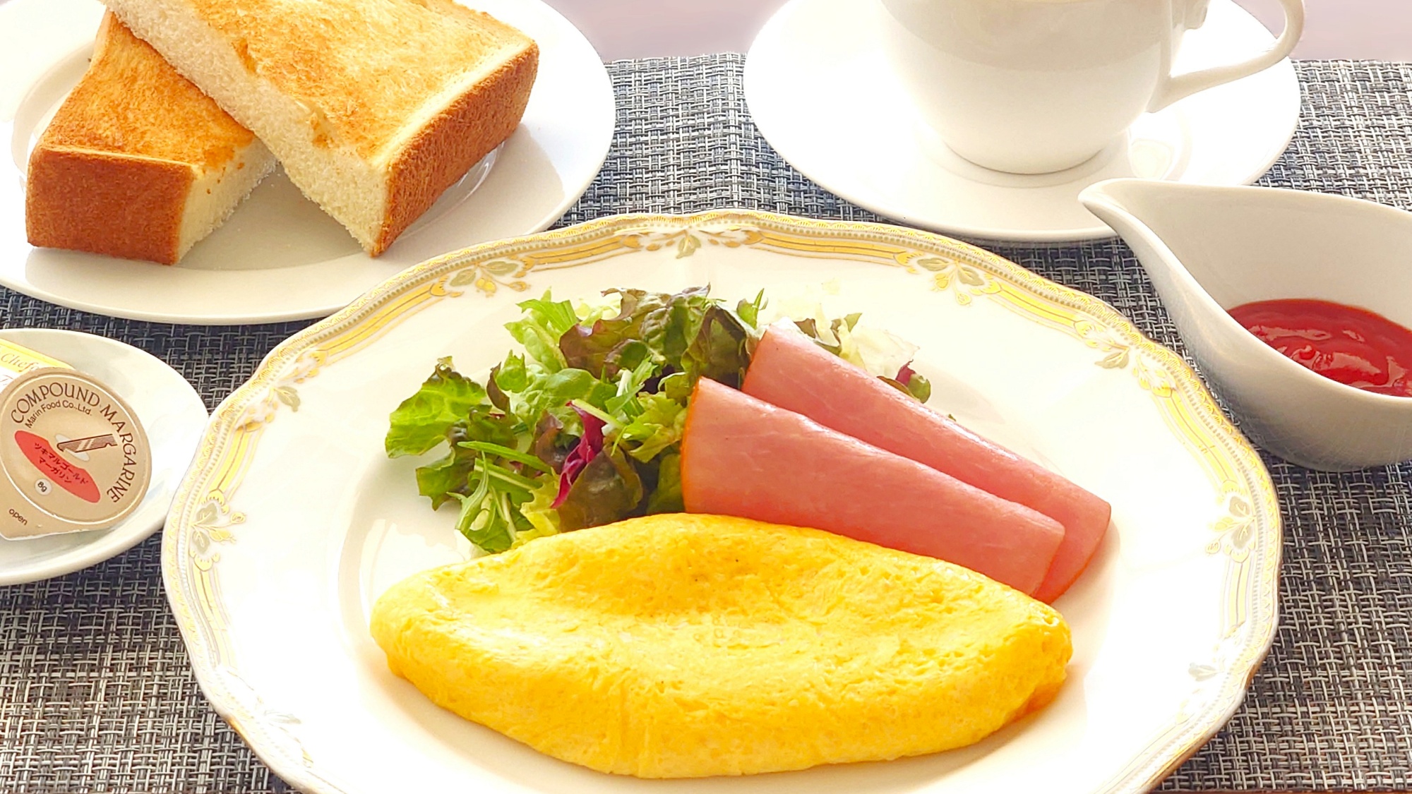 *【朝食一例】洋定食：オムレツにトーストやコーヒーが付いた朝食をご用意