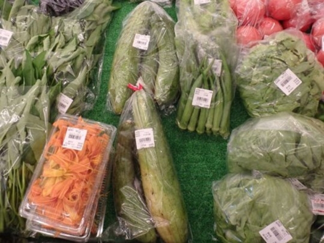 羽地の駅たまご　新鮮な島野菜も多く販売しています