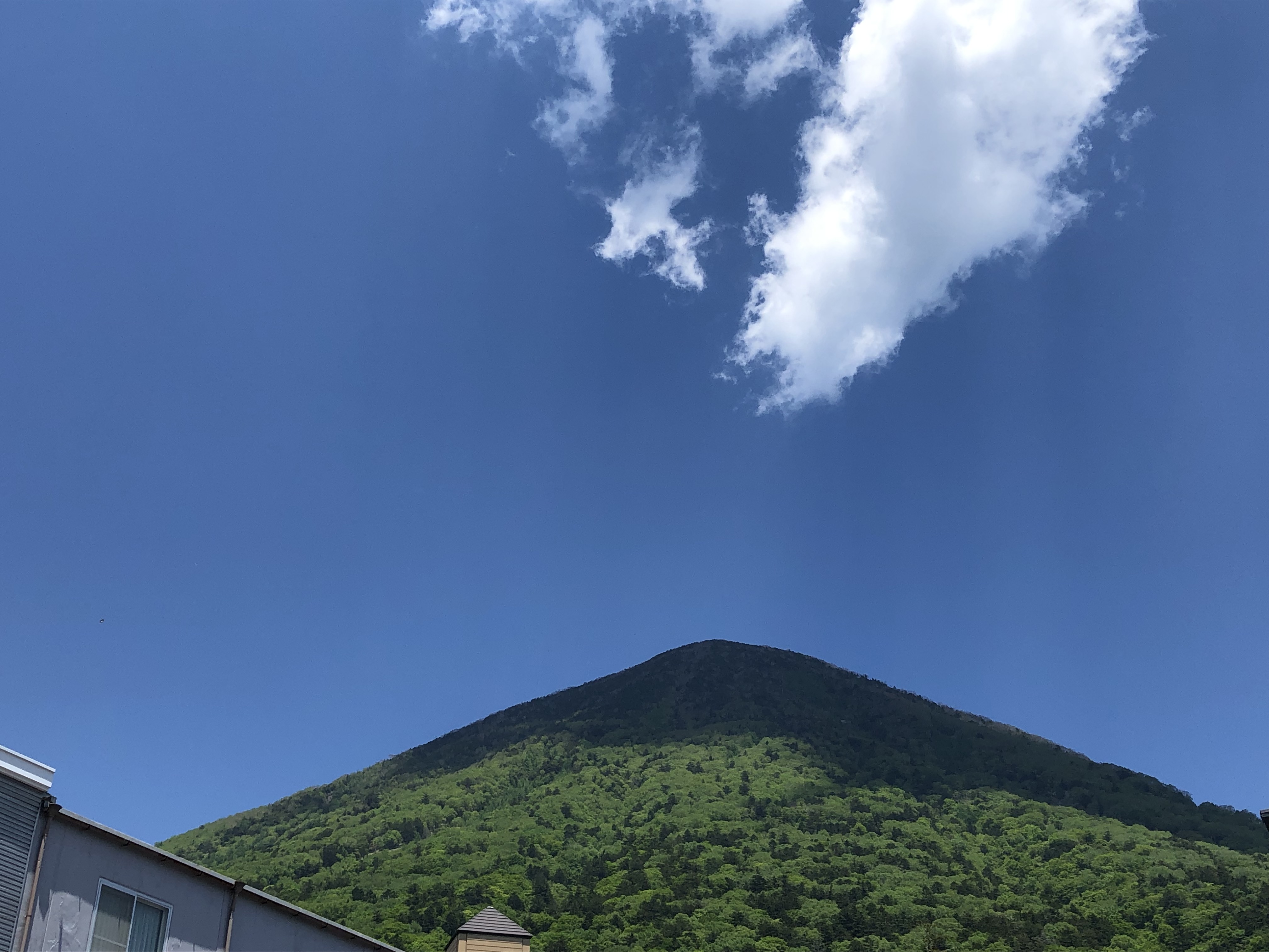 青空の男体山