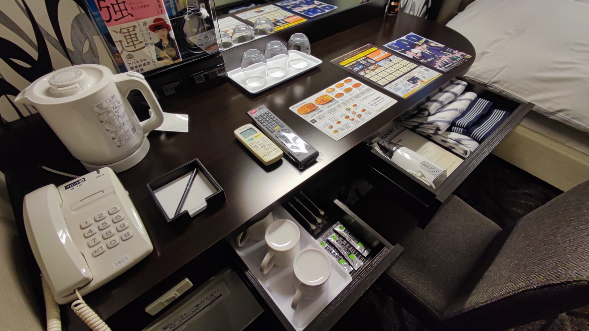 トリプルルームデスク