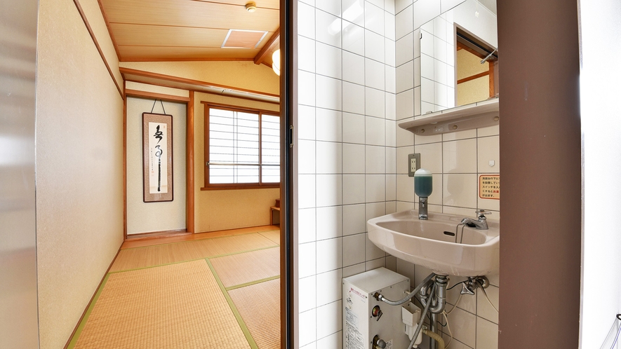 *【客室一例】新館7帖の洗面台（バス・トイレなし）