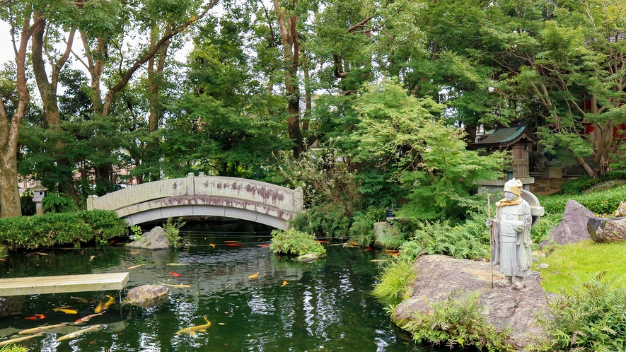 *【庭園】木々と池を眺めながら、ゆっくりと流れるひと時をお楽しみください
