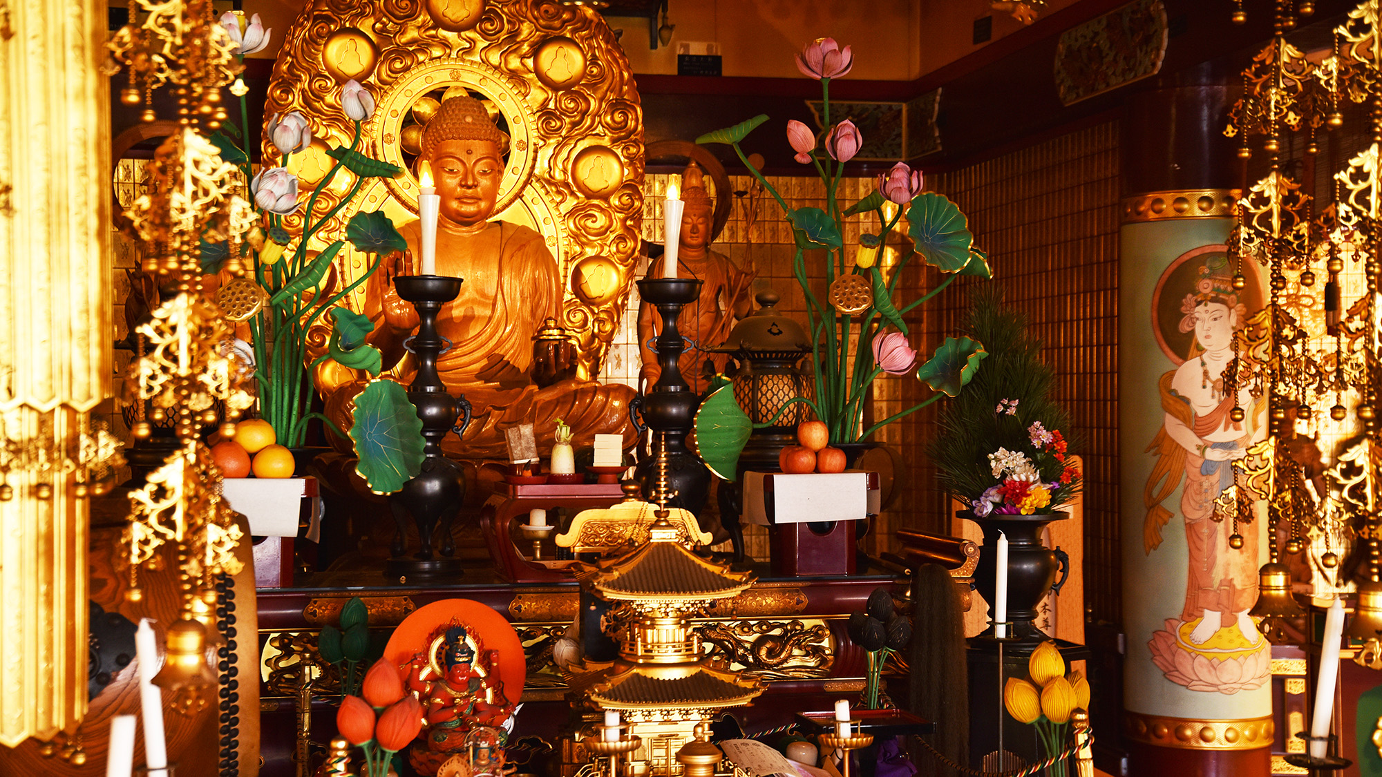 *【本堂】京都大仏師・松本慶師作の仏像が祀られています