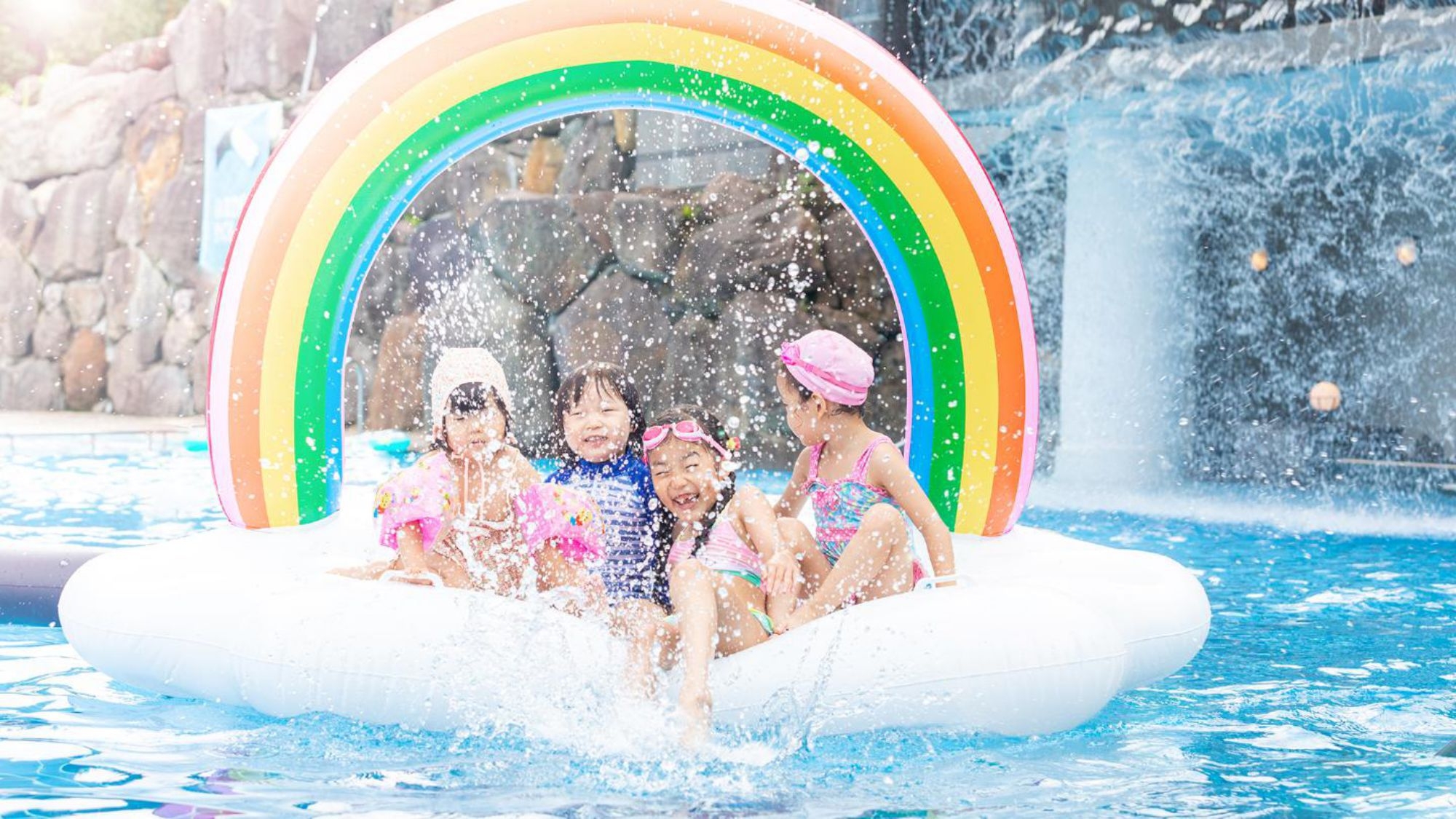 青い空とガーデンプールで想い出作ろう！家族でカップルで夏を満喫＜プール入場券・朝食付き＞