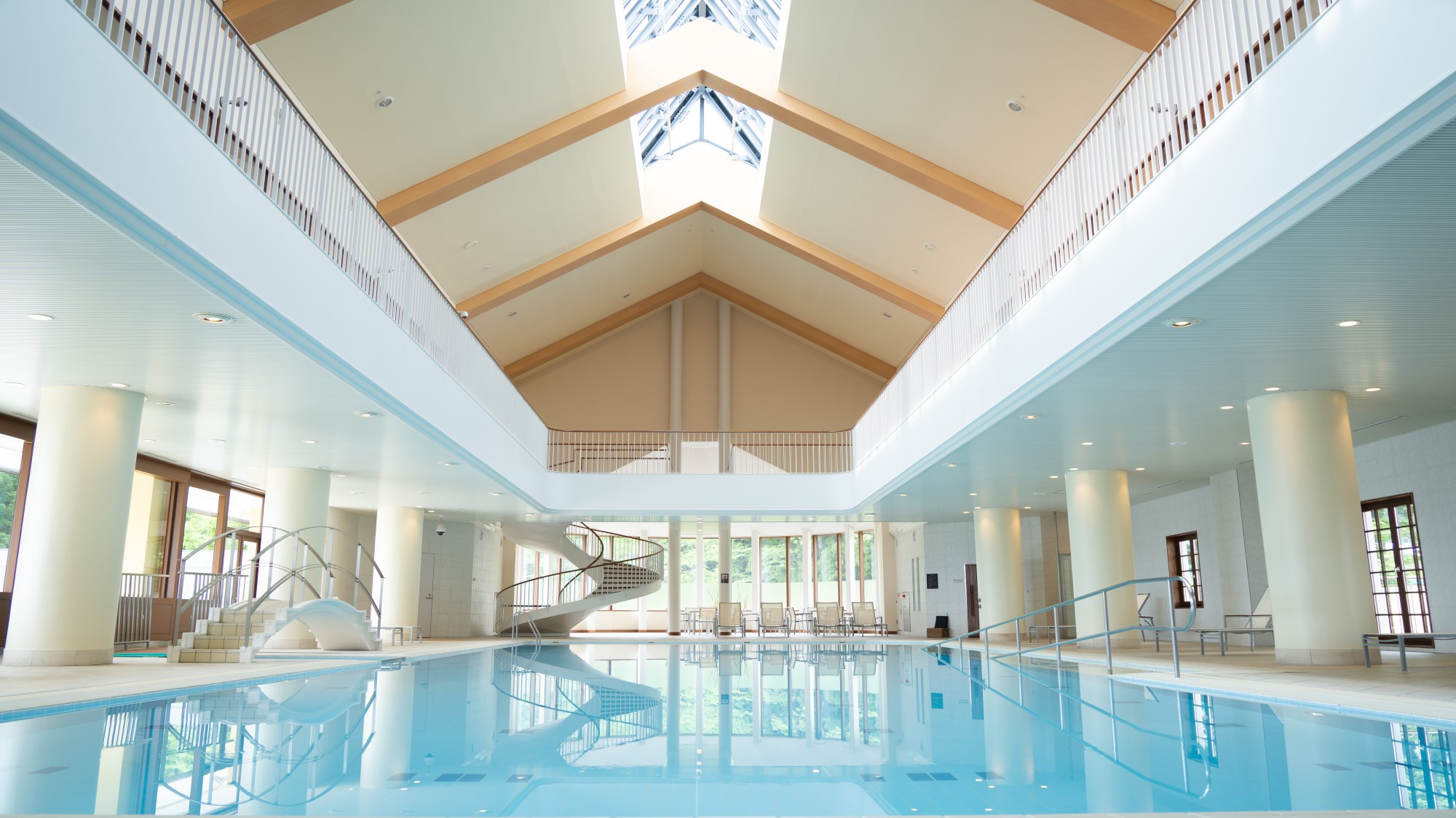 星空プール（室内）