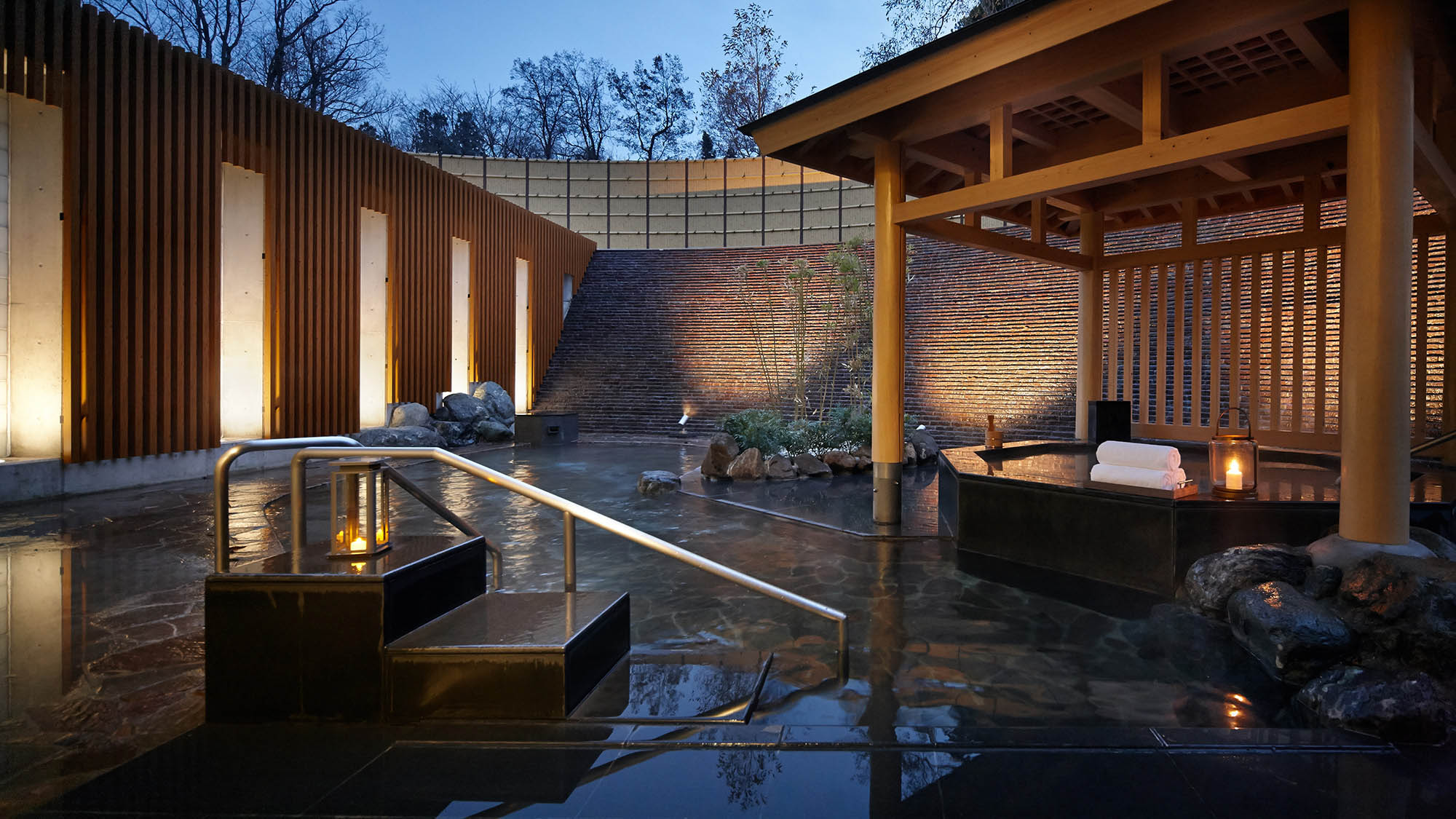 ココロもカラダも、あったかじんわり リゾートの地下1,750mから湧き出る肌触りがよい天然温泉は、身体の芯まで温まります。