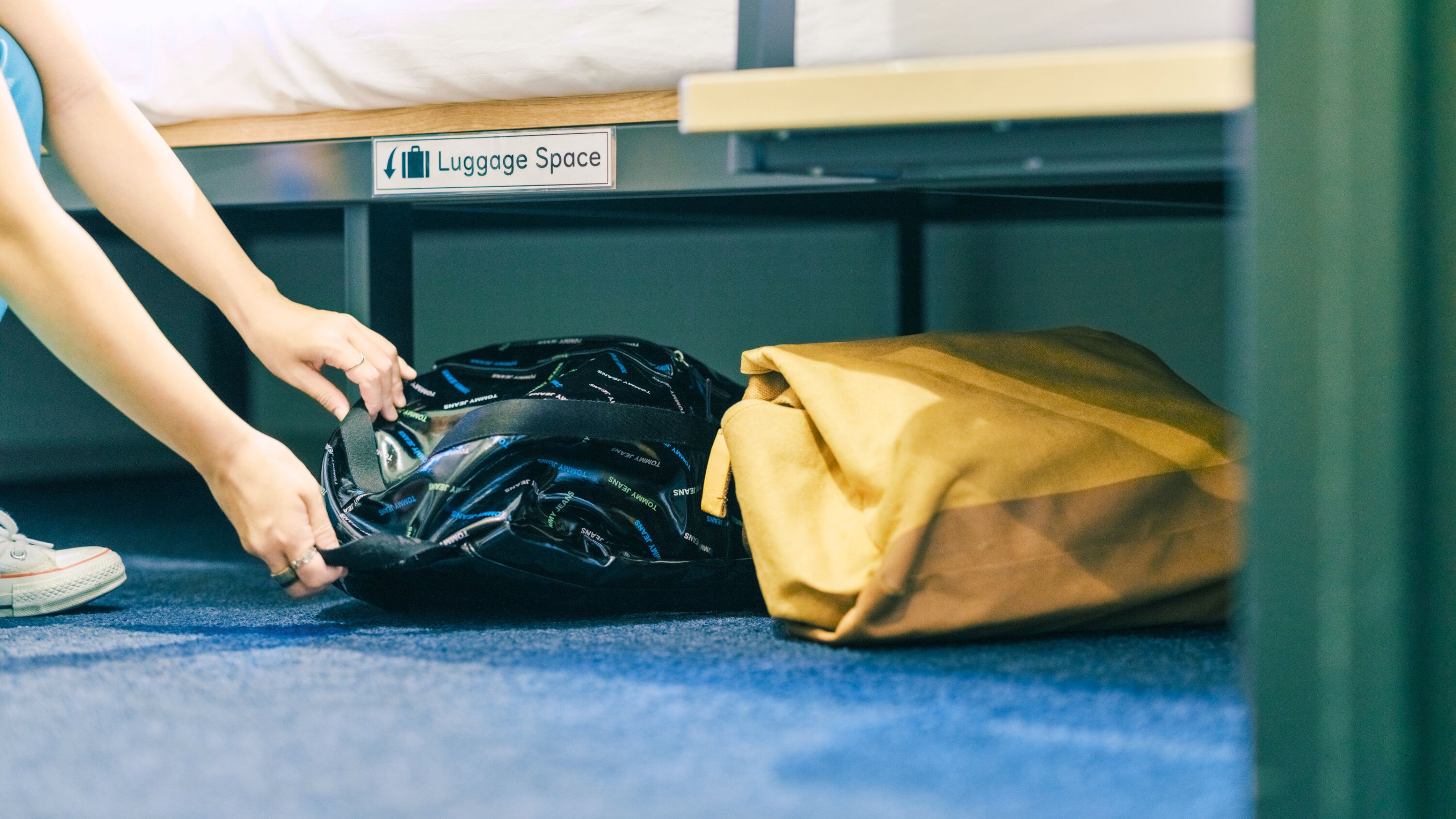 二段ベッド下の荷物スペース