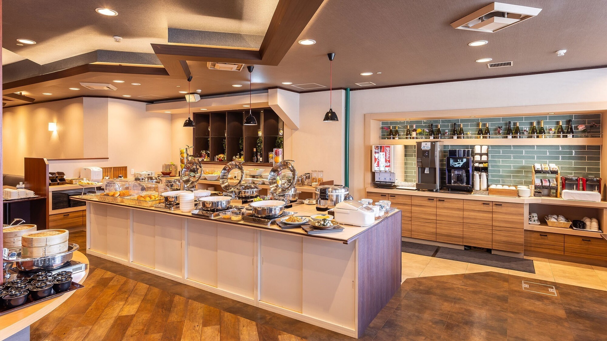 和洋さまざまなメニューが並ぶ朝食ビュッフェをお楽しみいただけます。