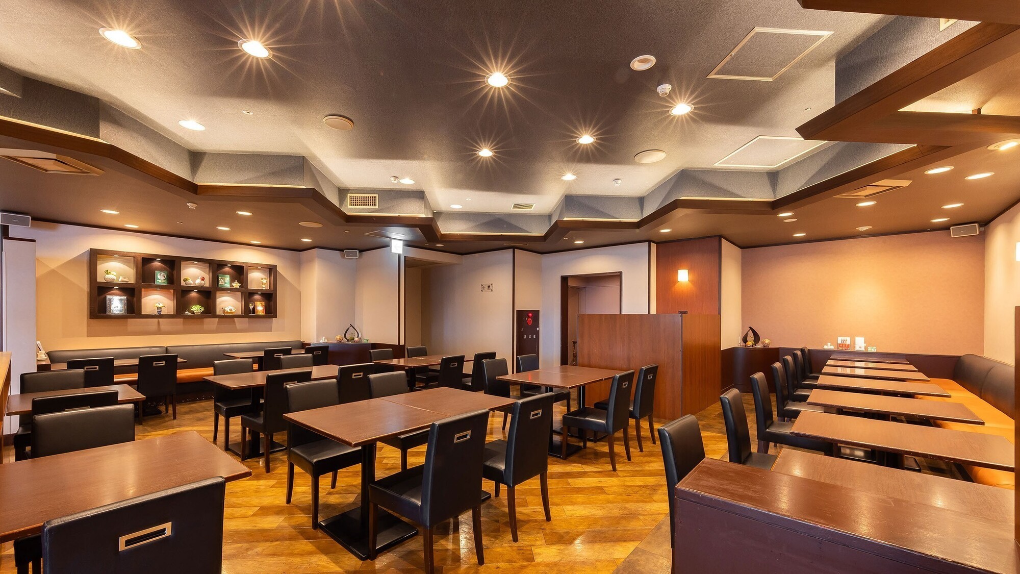 1階レストラン「ナゴミザ」