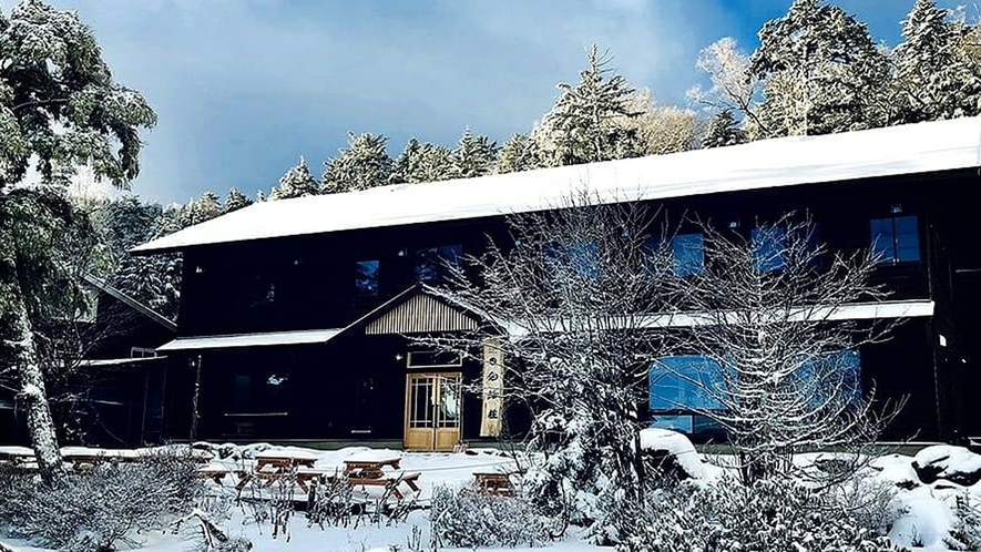 冬の白駒荘 外観