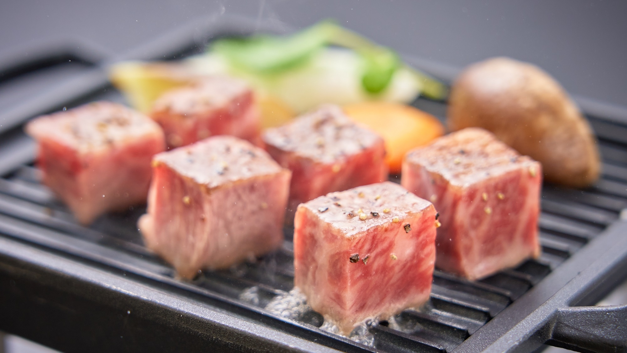 【瀬戸の膳＋広島牛ステーキ付き】通常平日17，000円が14，000円♪土休前日アップ料金Free