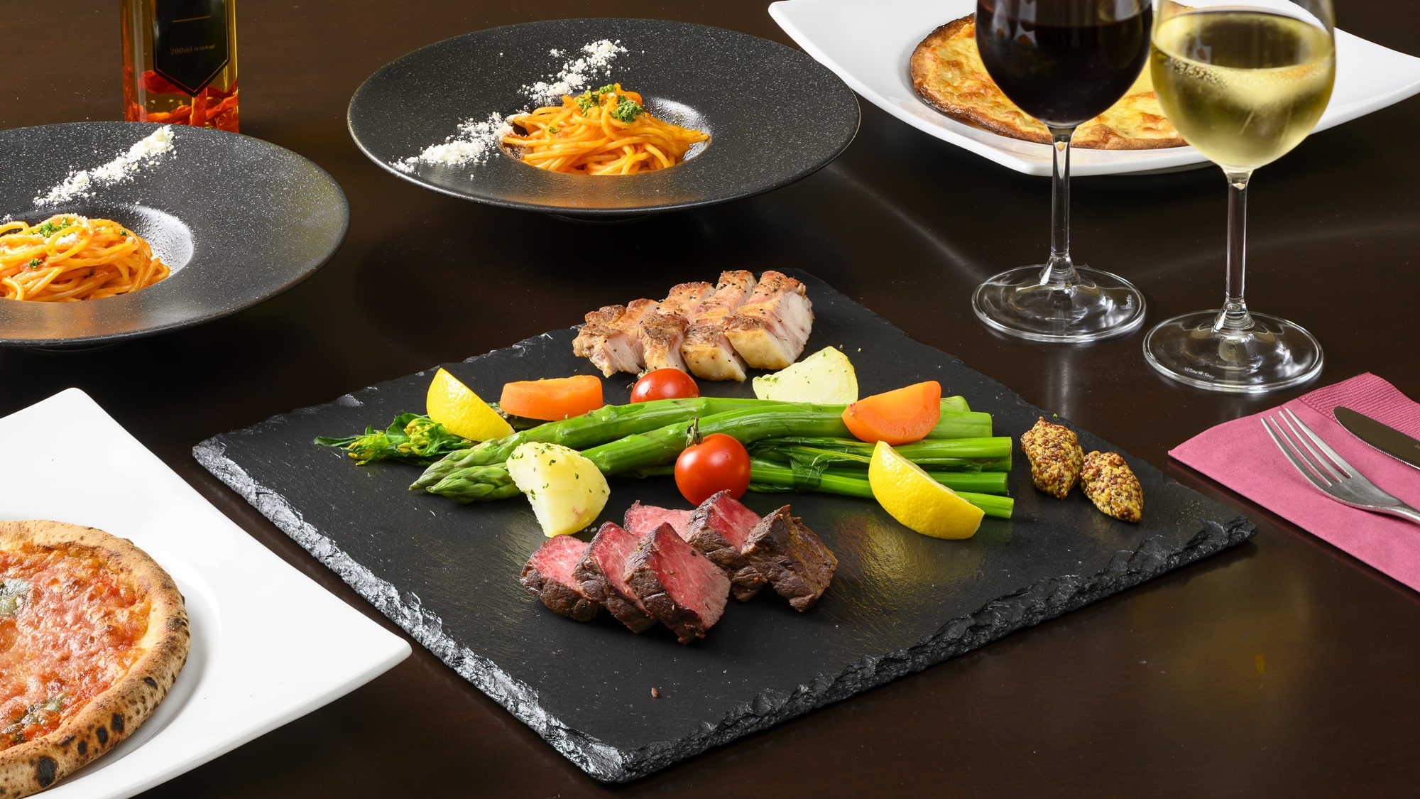 *新夕食（イタリアンコース）／本格ピザ窯で焼きあげたピッツァやパスタ、肉料理をご提供いたします。