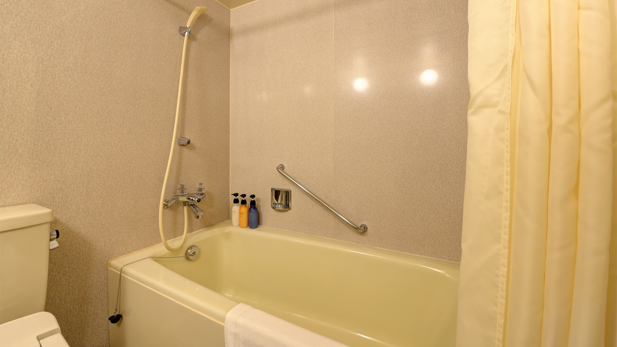 *【洋室30～36平米（バス付/洗浄機付トイレ）】ユニットバスをご用意しております。