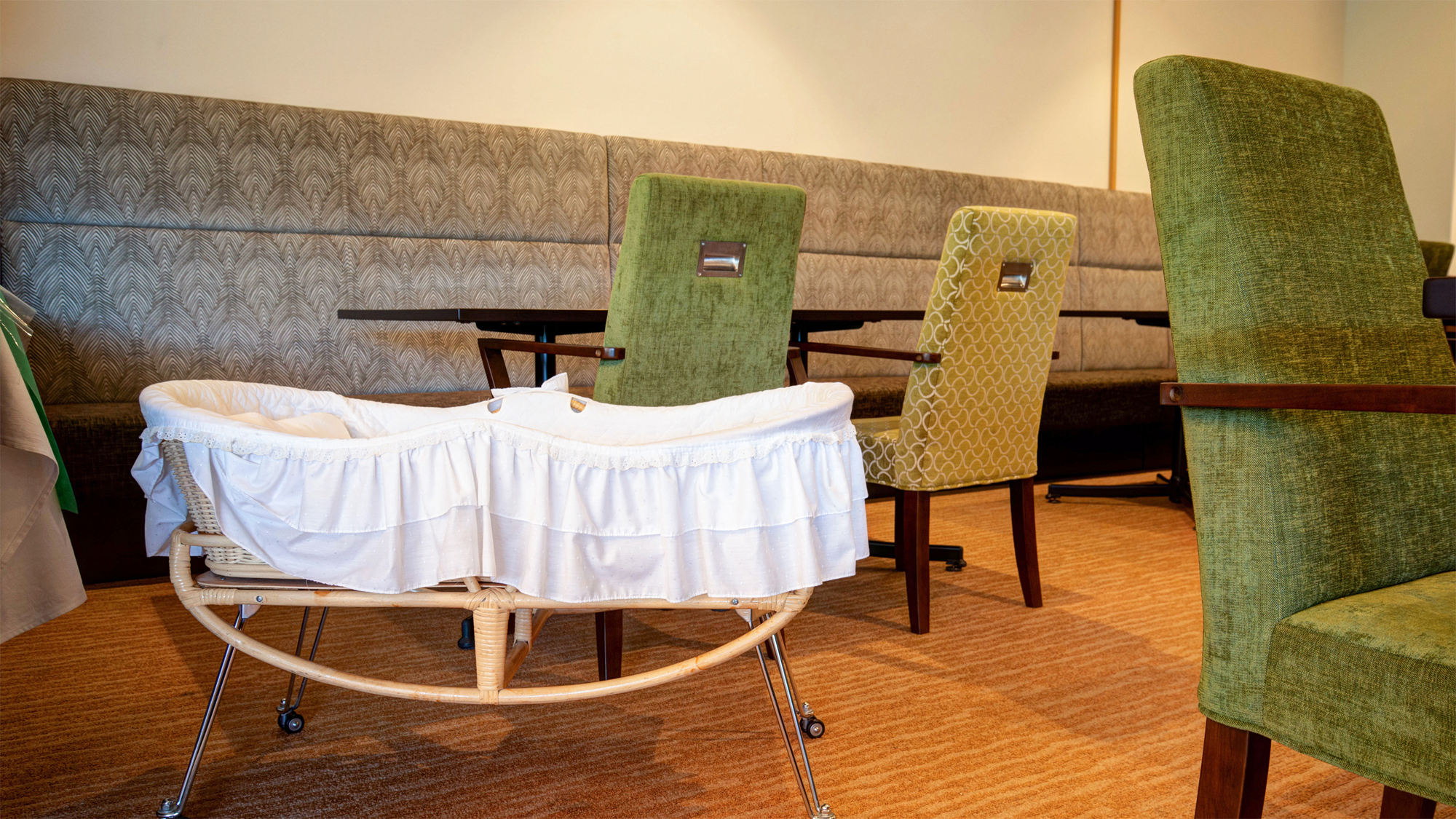 *【ダイニング（お子様用グッズ）】小さなお子様連れのお客様にも楽しんでいただけるよう努めております