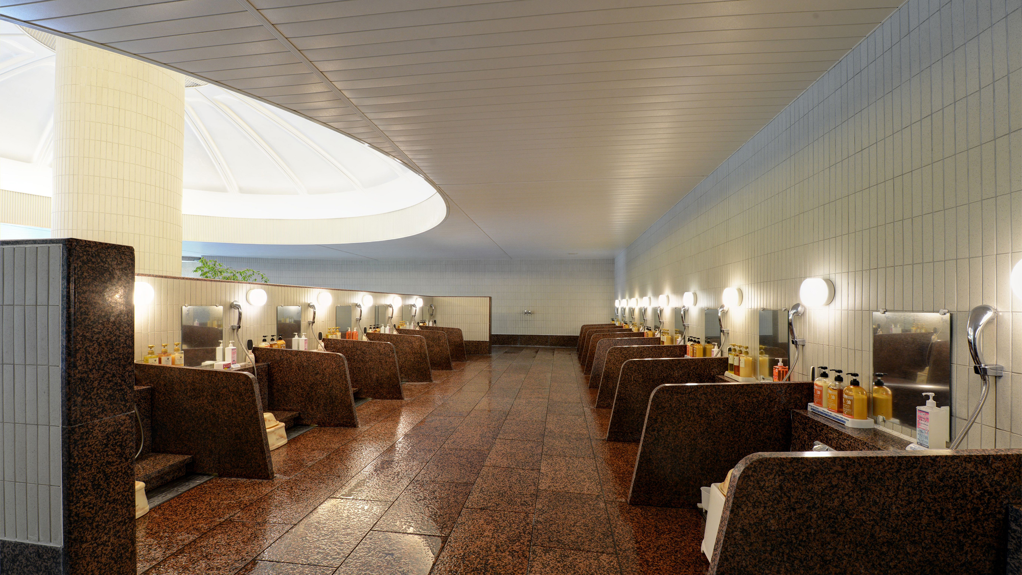 *【大浴場（女性）】アメニティも複数のタイプをご用意しております。お好みをどうぞご利用くださいませ。