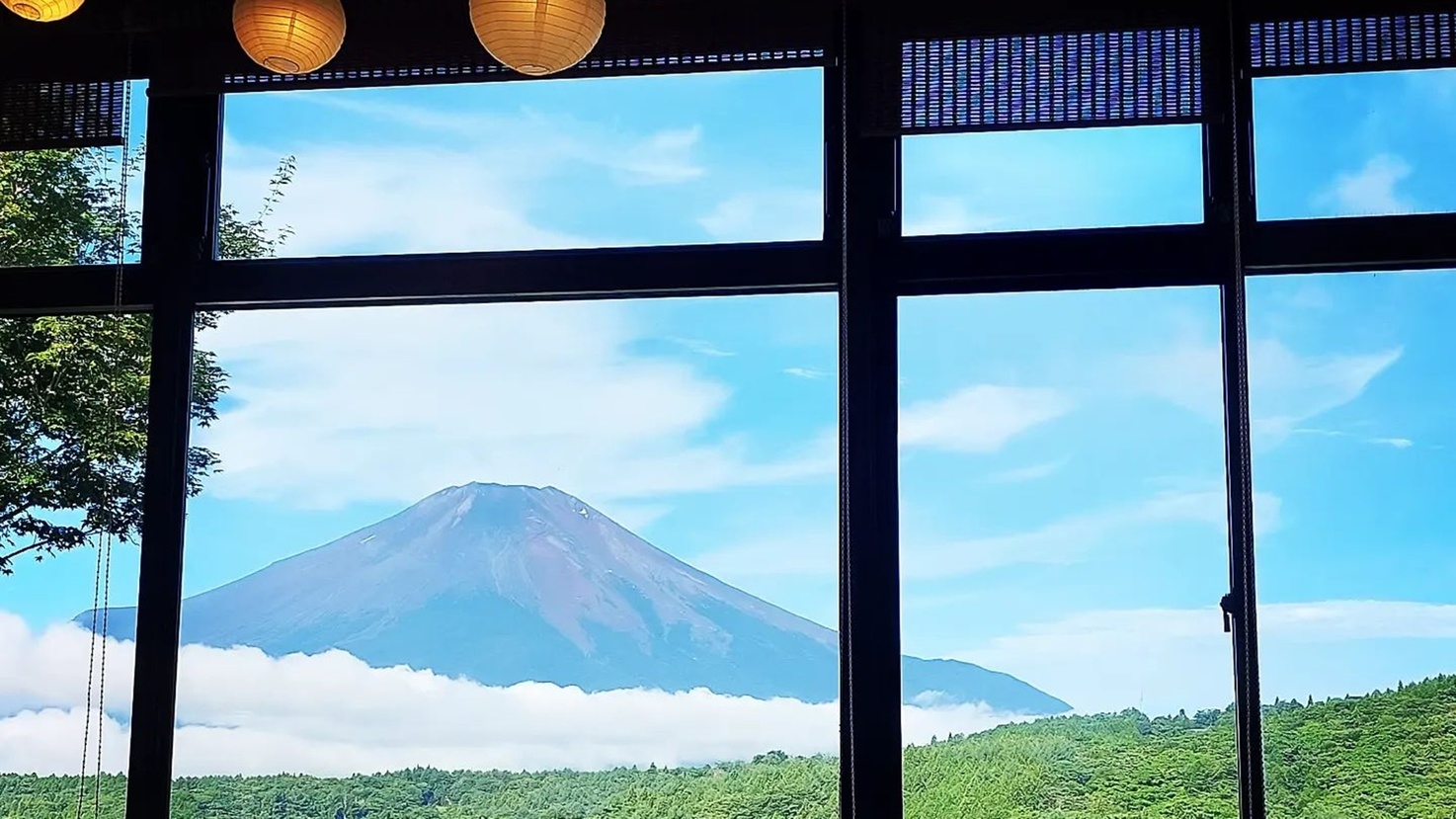 【朝食付】「絶品朝カレー」で目覚める富士山中湖の朝。全室富士山ビューの絶景宿で寛ぐ。コンビニお車3分
