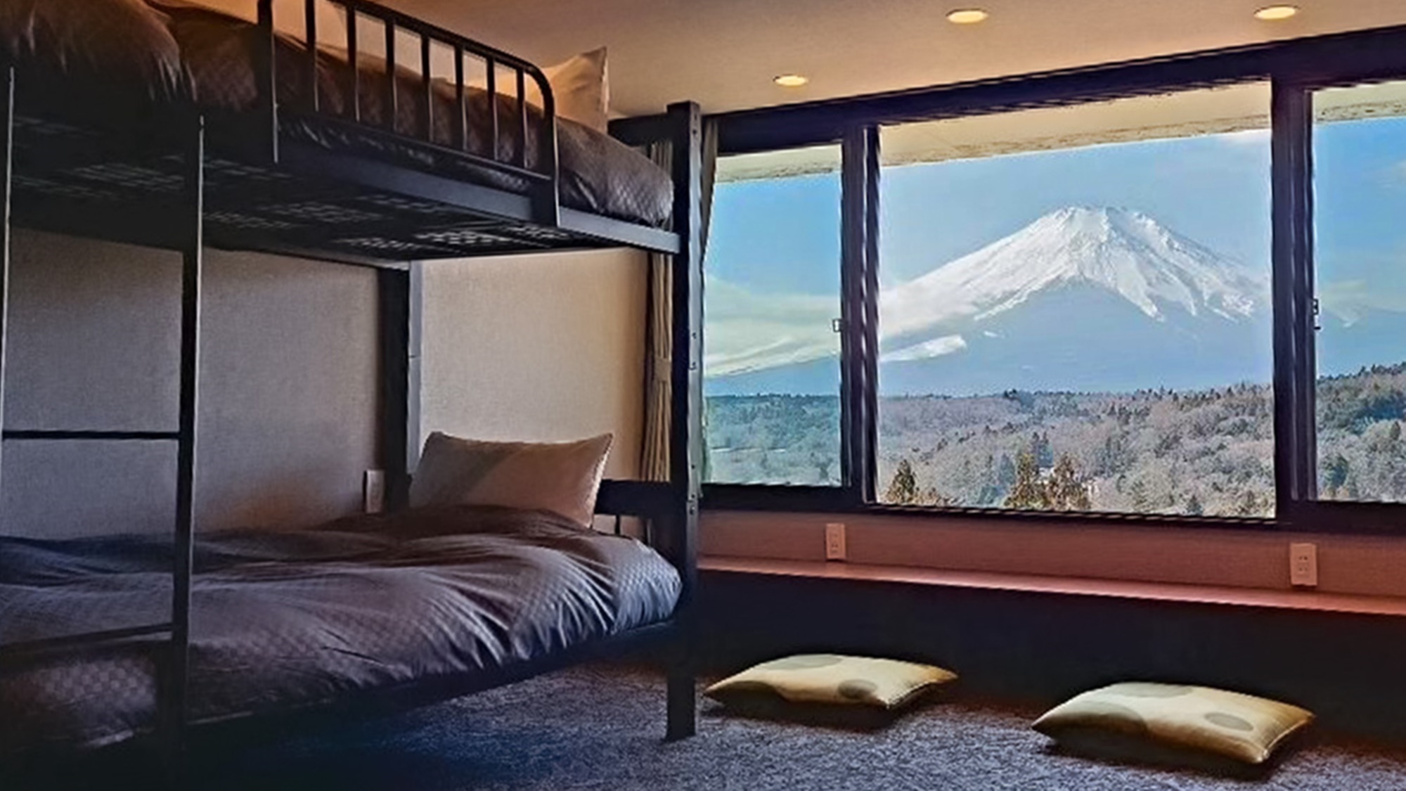 *洋室一例／全室【富士山ビュー】。お部屋でまったりしながら、ダイナミックな富士を眺める最高の贅沢