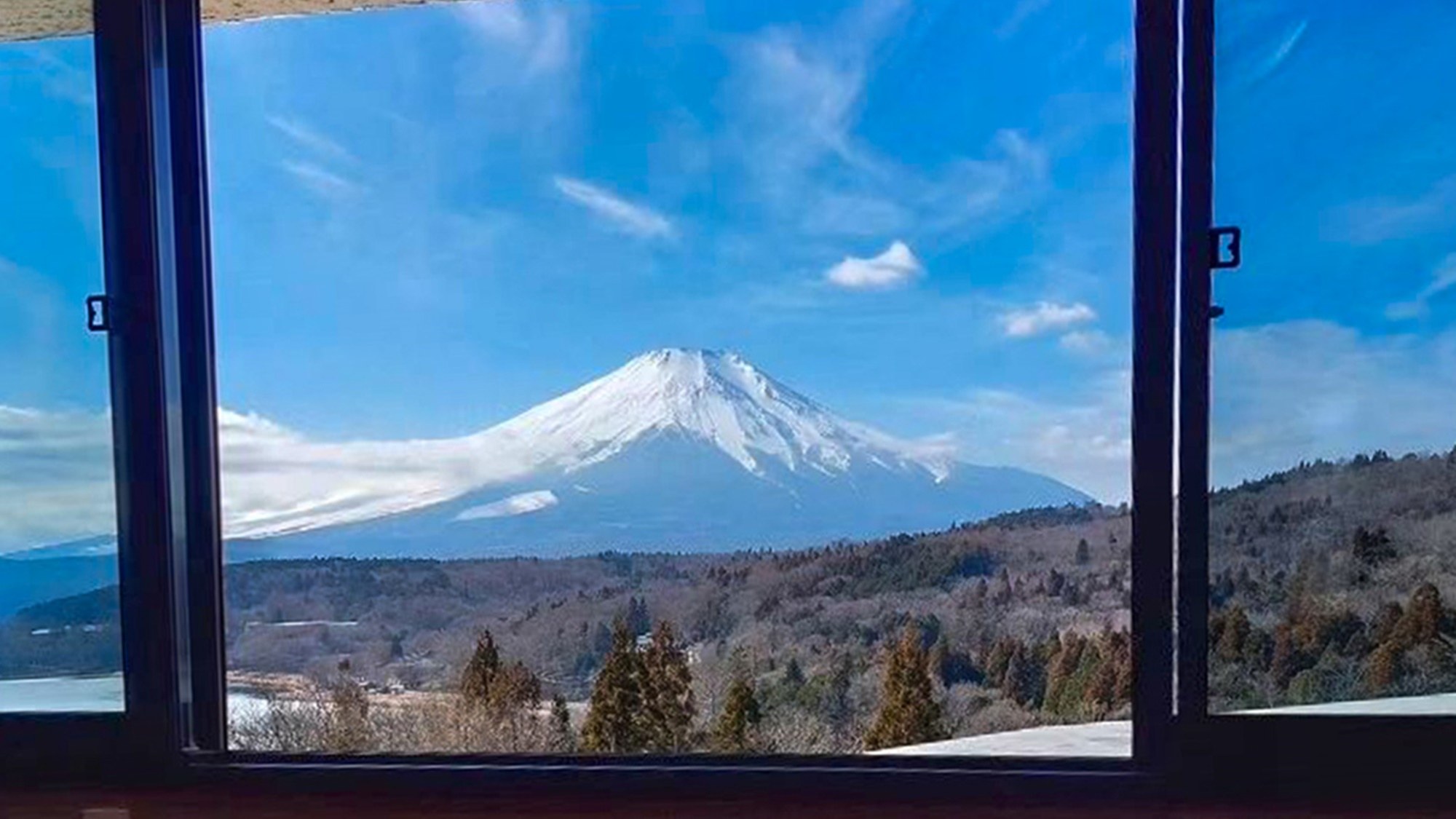 *洋室一例／部屋からは、まるで絵画のような絶景の富士山！山中湖近くの高台にあるので、眺望は抜群です
