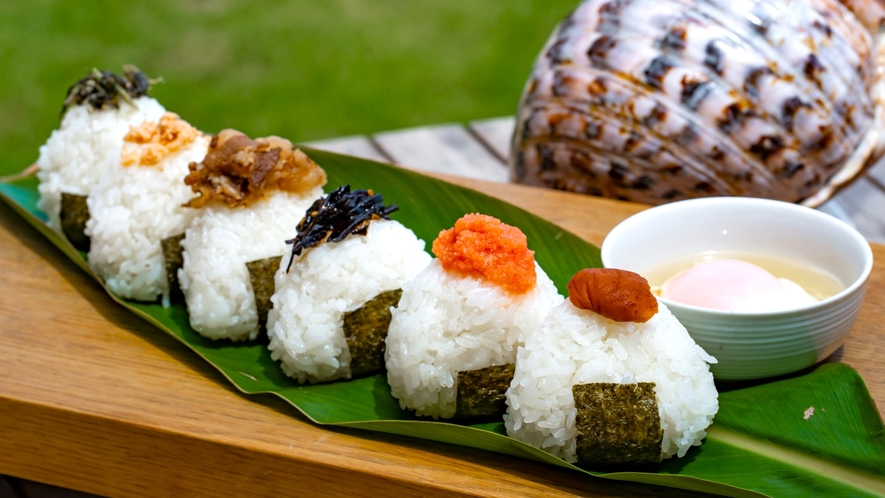 【朝食】人気の「旅する朝食」日本のおにぎりコーナー