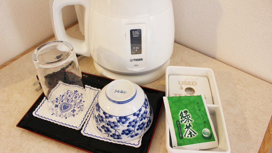 *【客室設備】お茶セット・電気ケトルをご用意しております。