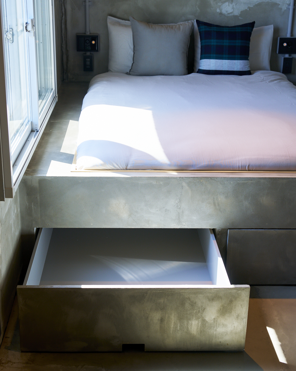 ダブルルーム (共用トイレ・シャワー)