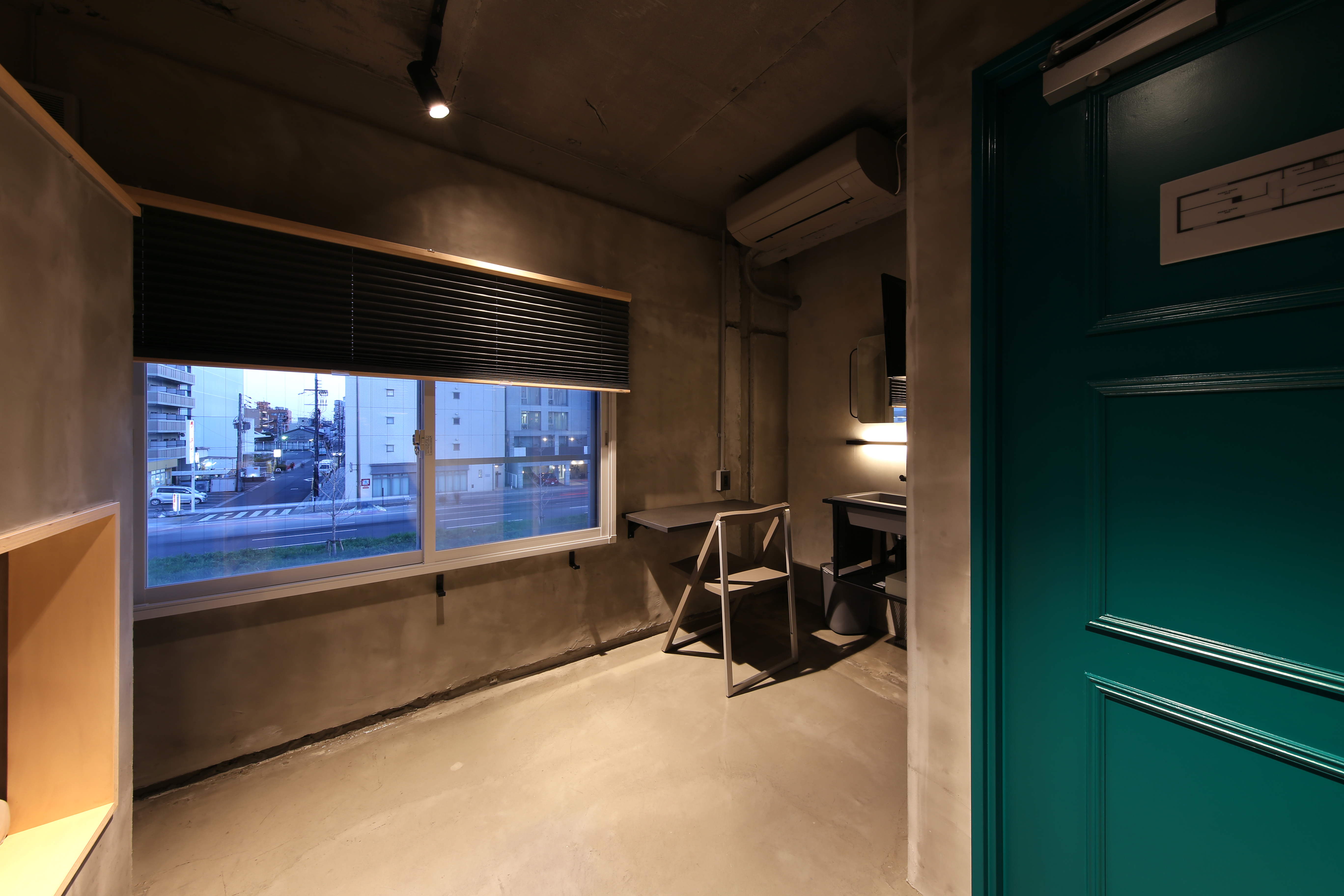 ツインルーム (共用トイレ・シャワー)