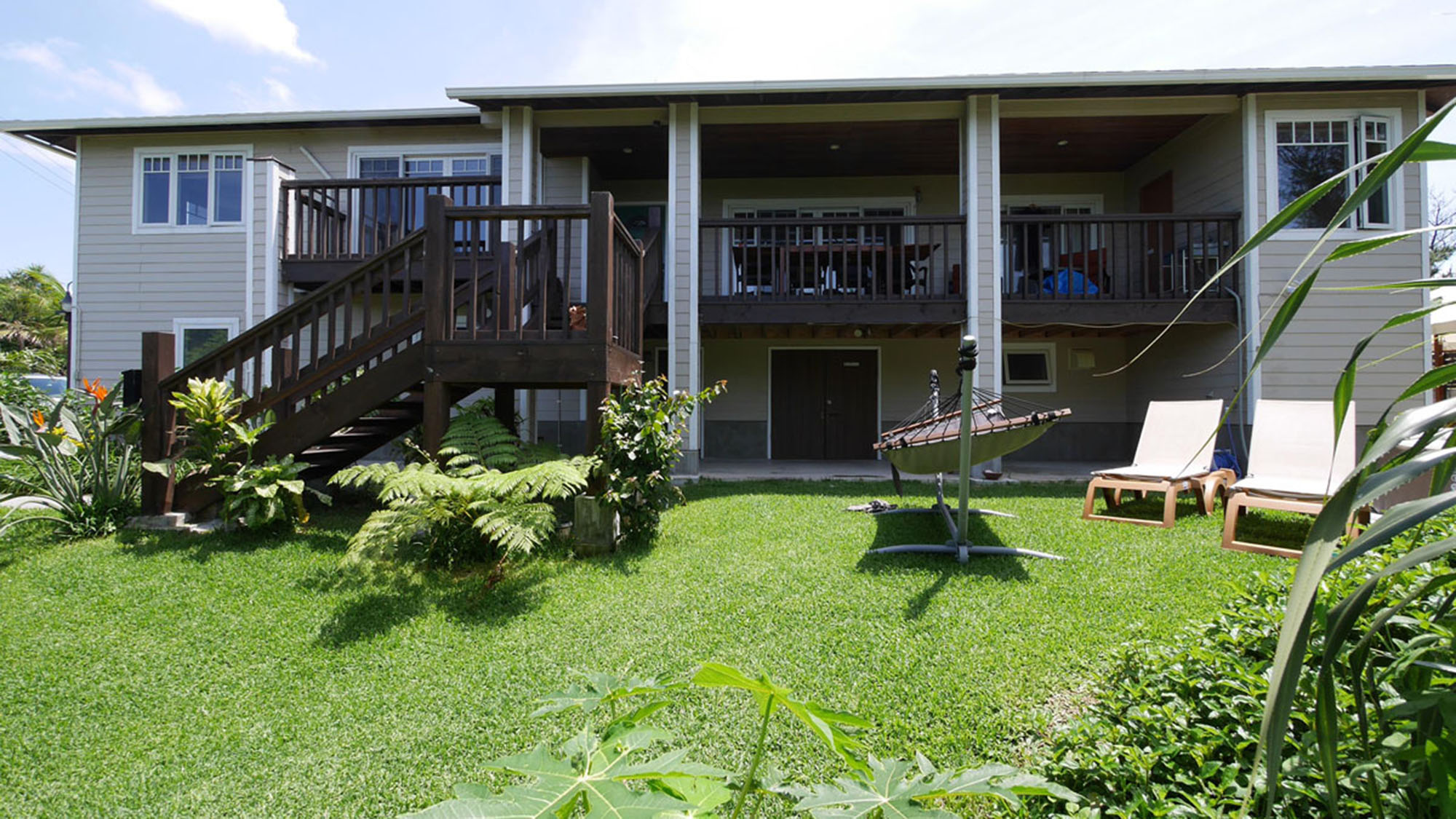 ・ガーデンエリア：大自然を感じる広いガーデン