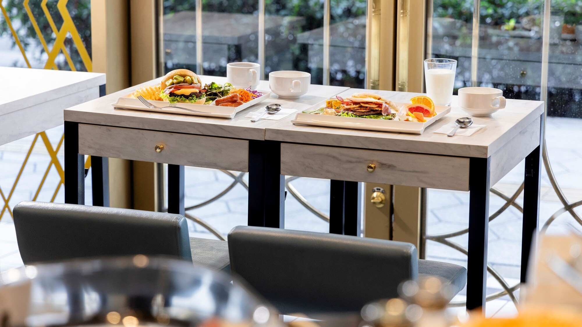 【朝食】選べるハンバーガー付きハーフビュッフェ