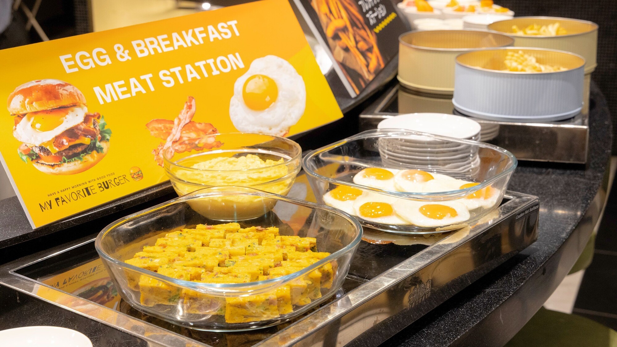 【朝食】選べるハンバーガー付きハーフビュッフェ