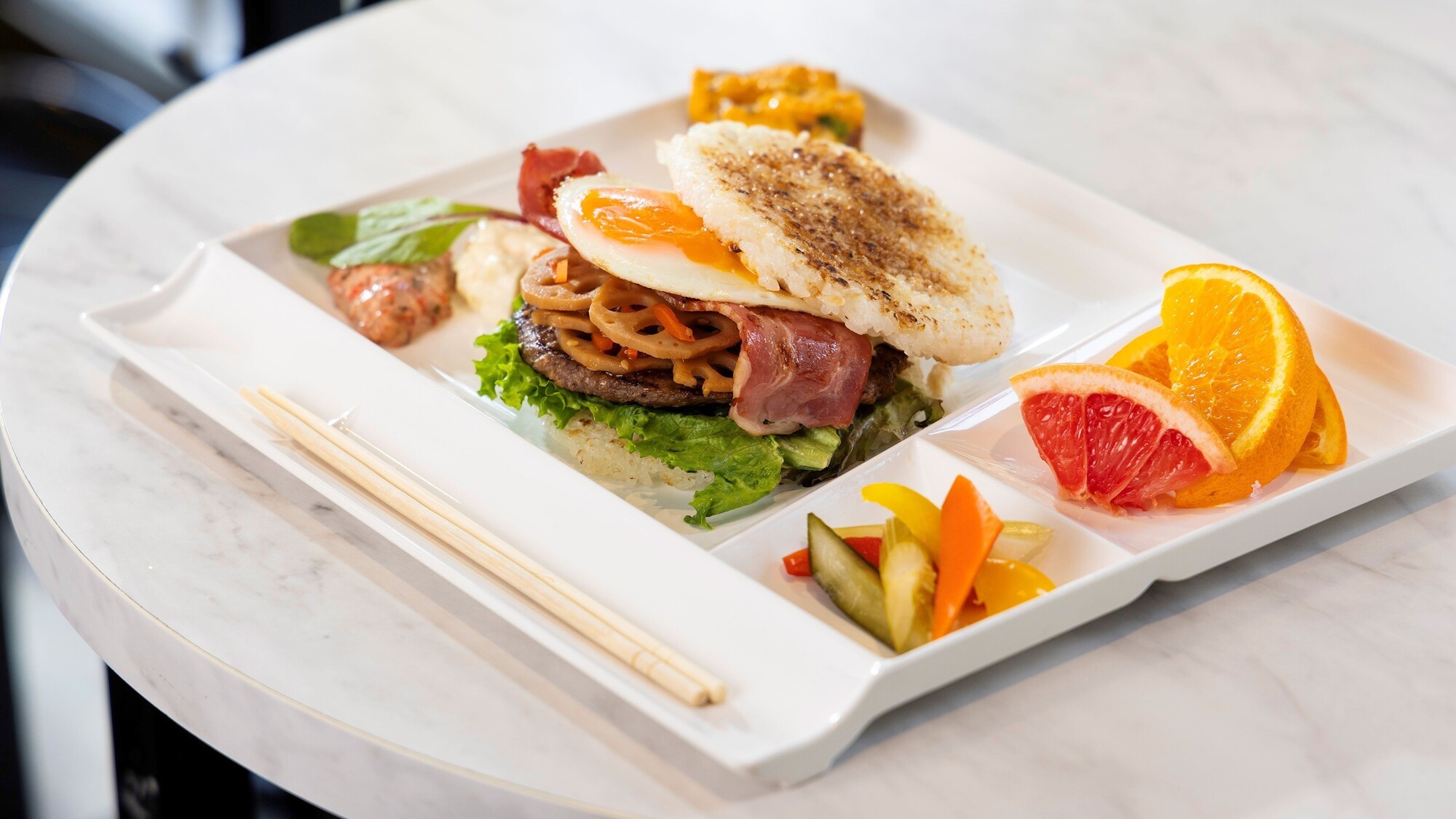 【朝食】選べるハンバーガー付きハーフビュッフェ