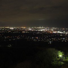 天と地に瞬くロマンチックな輝きにうっとり-。