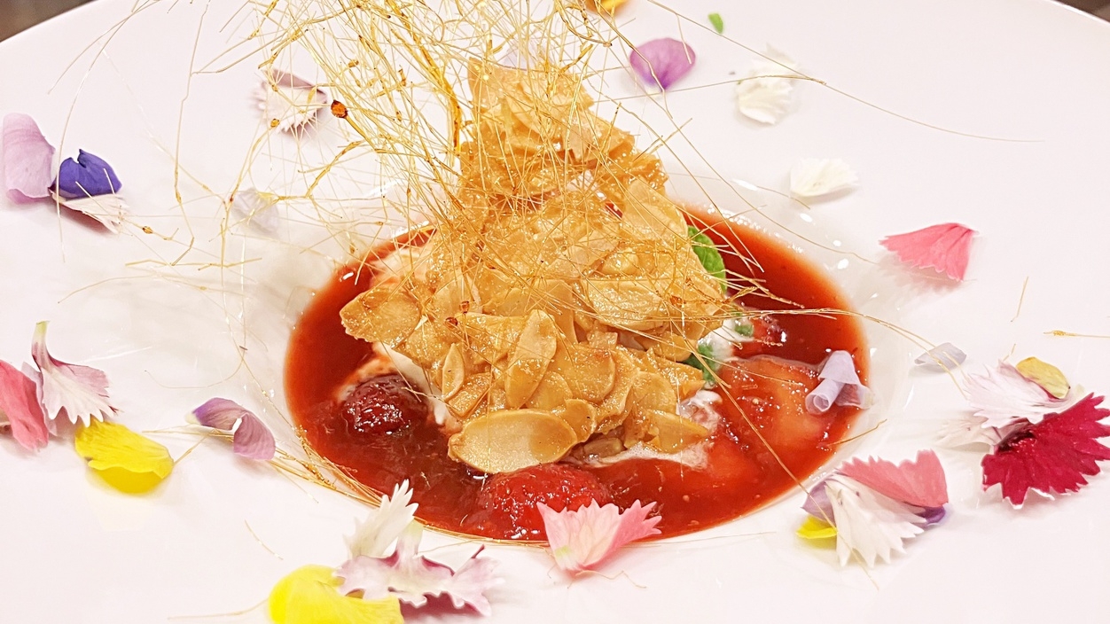 ＜6月特別企画＞二人の料理長による食の饗宴／ライブキッチンで味わう美食旅【創作カウンターフレンチ】